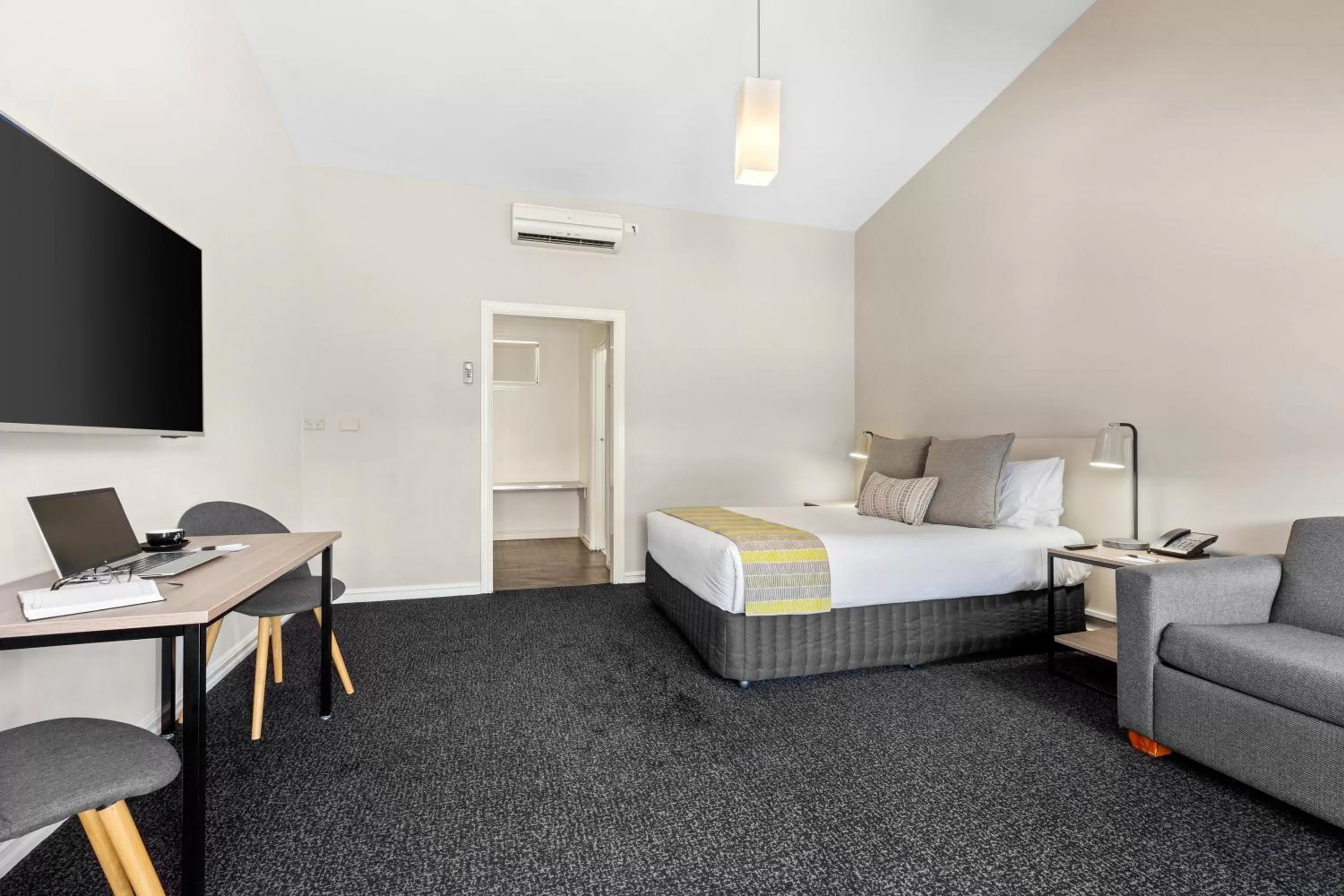 Photo of the whole room, Bed in All Seasons Resort Hotel Bendigo