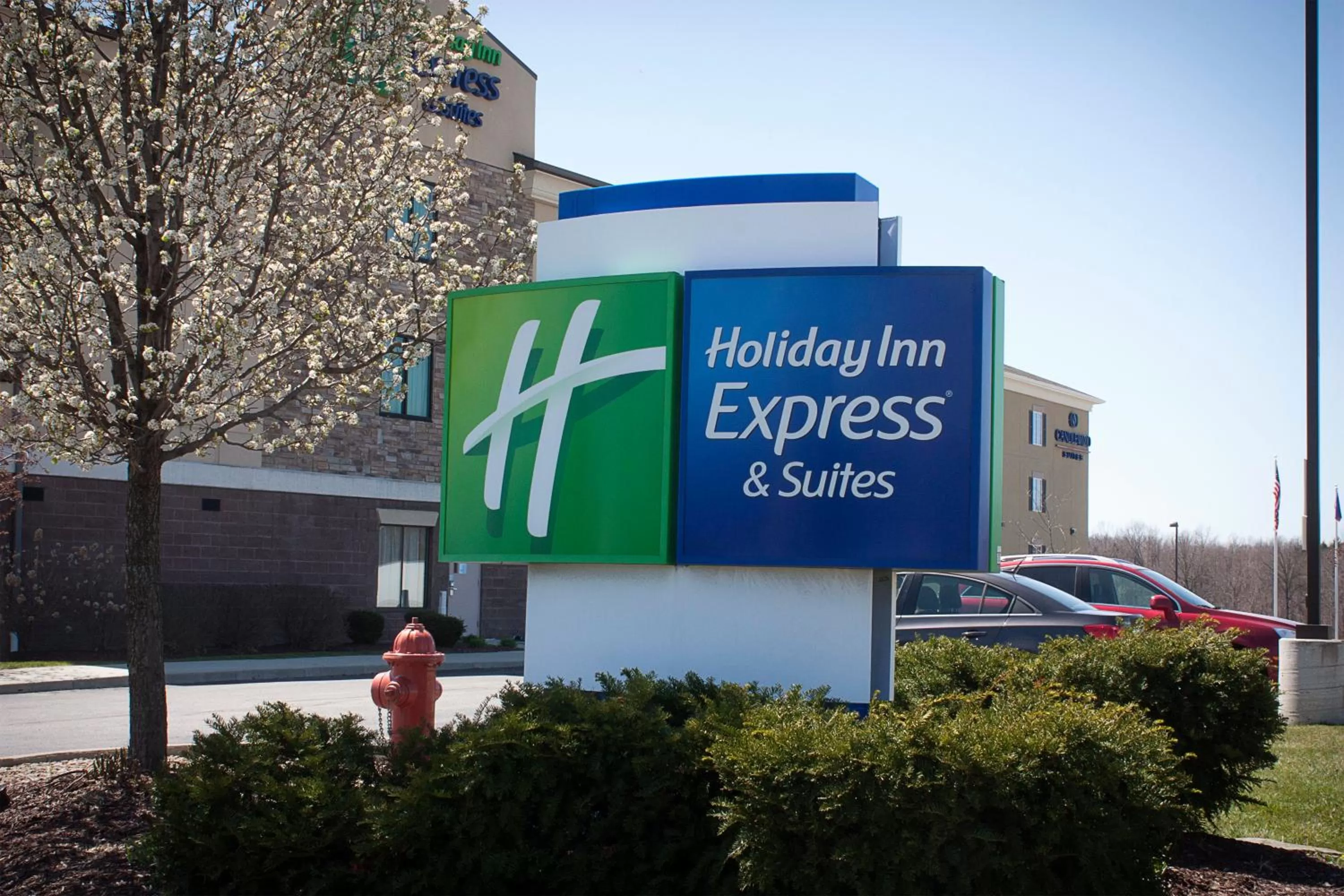 Property Building in Holiday Inn Express & Suites Youngstown West I 80, an IHG Hotel