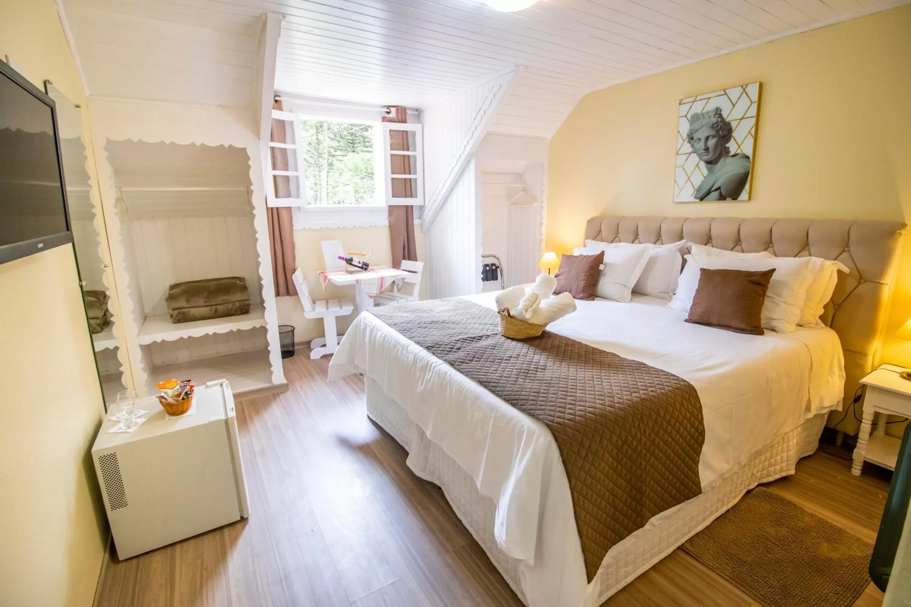 oven, Bed in Green Village Hotel