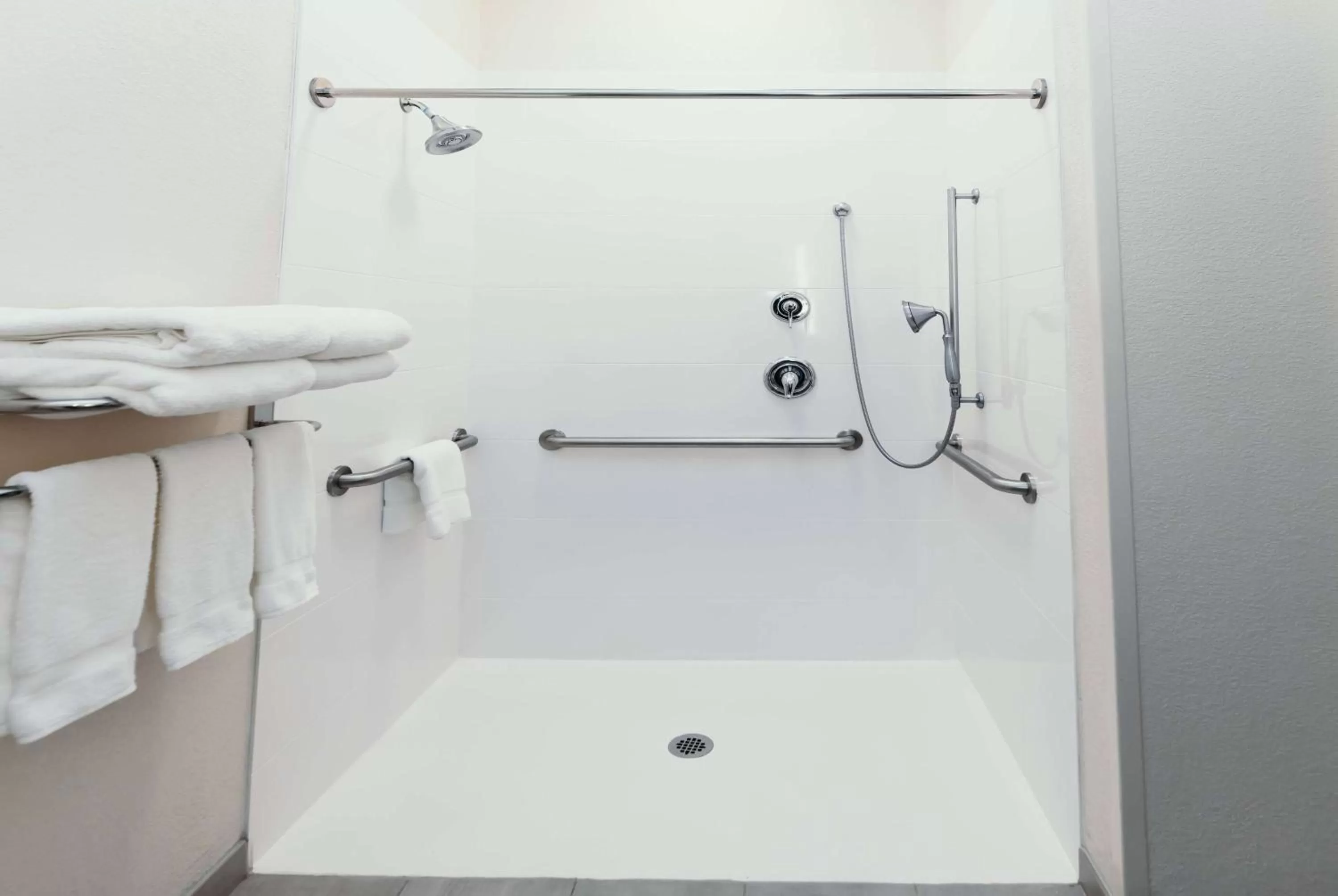 TV and multimedia in La Quinta Inn & Suites by Wyndham Ankeny IA - Des Moines IA