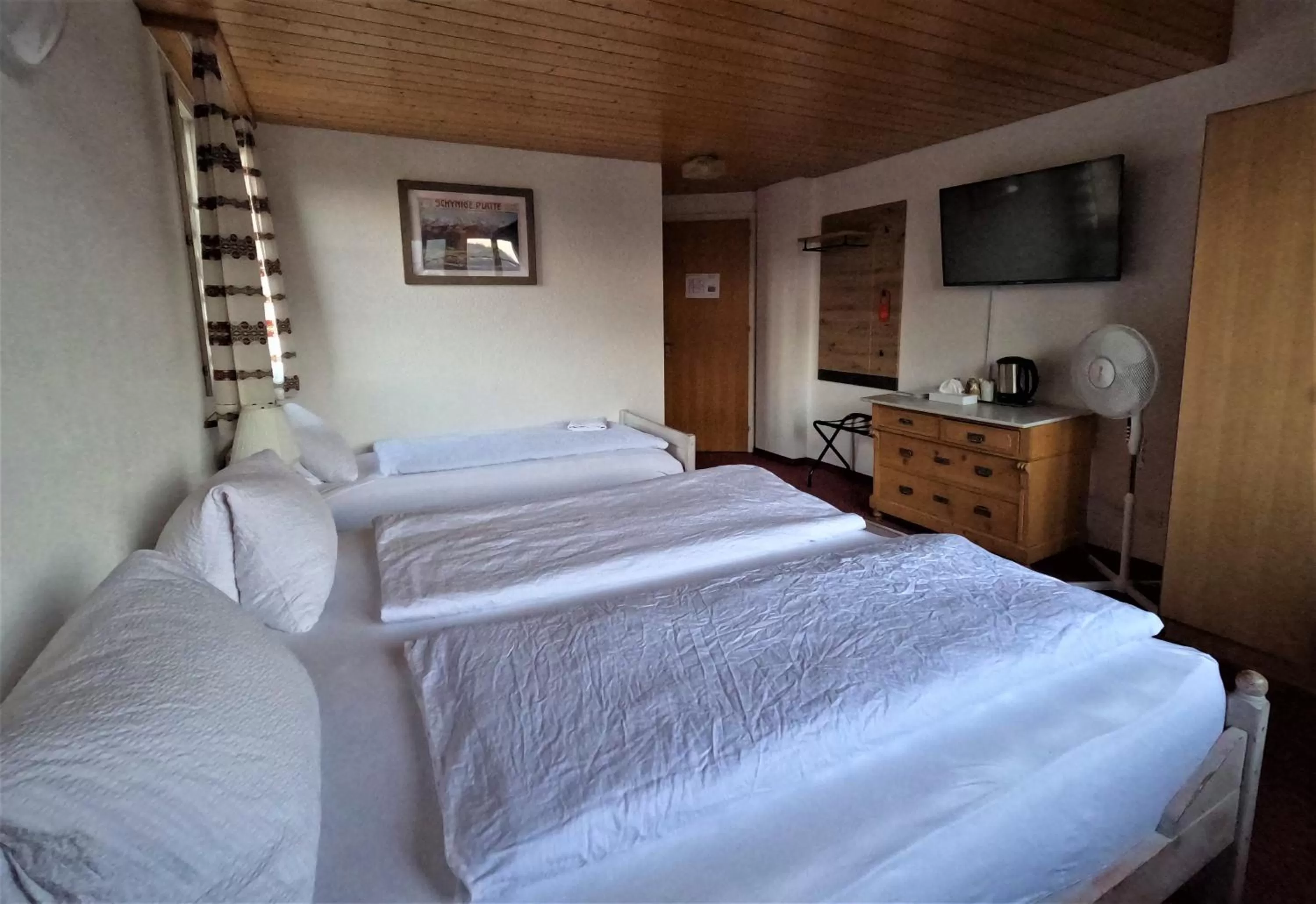 Bed in Alpenrose Hotel and Gardens