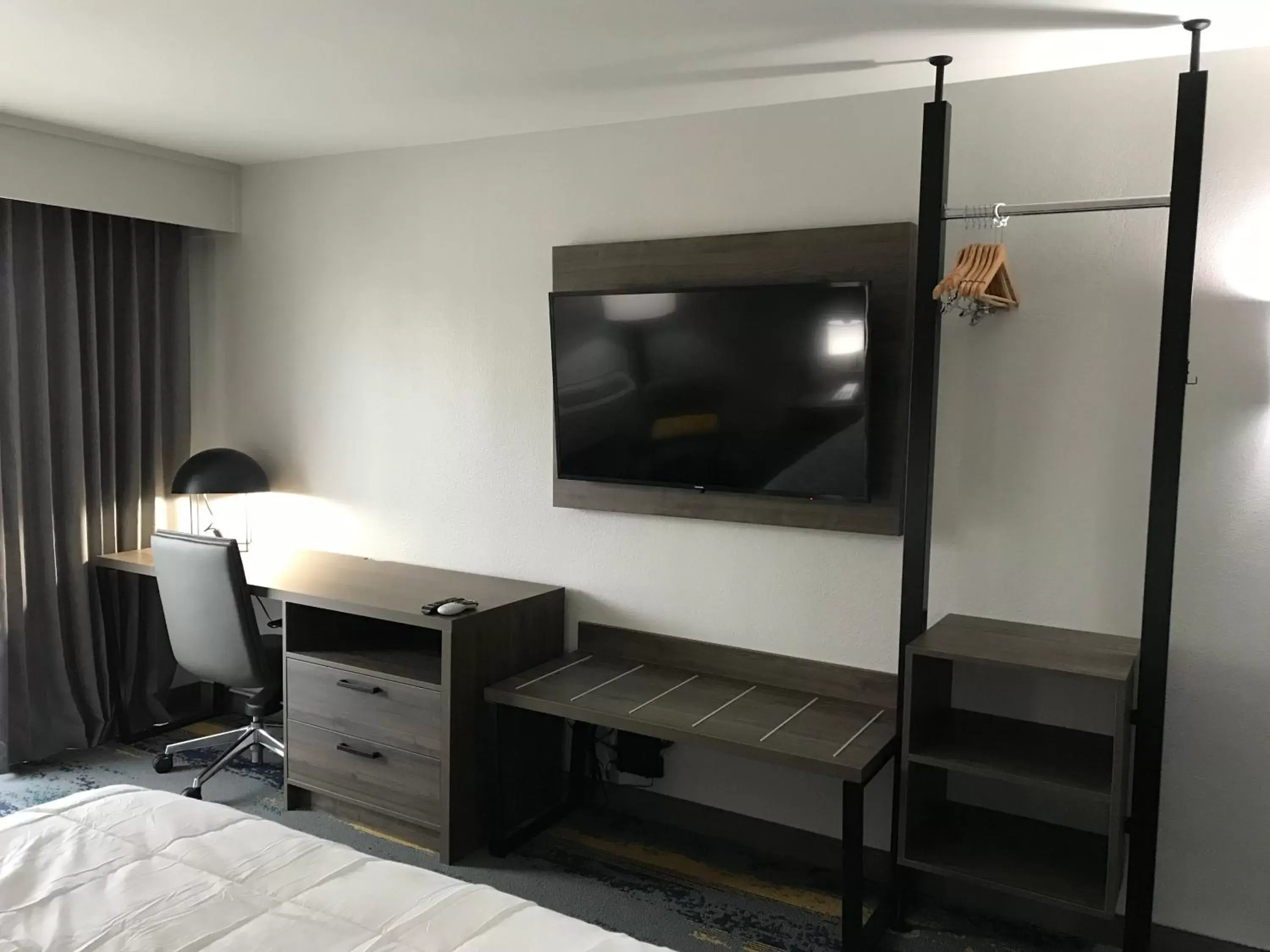 Standard King Room - Non Smoking in Clarion Pointe OKC Airport Standard King Room - Non Smoking in Clarion Pointe OKC Airport