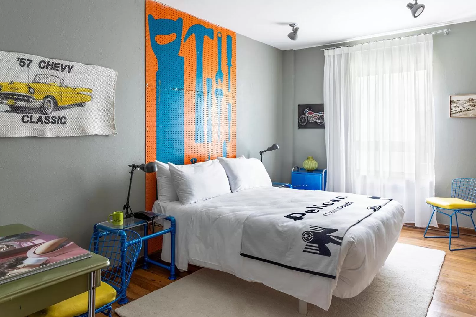 Photo of the whole room, Bed in Pelican Hotel