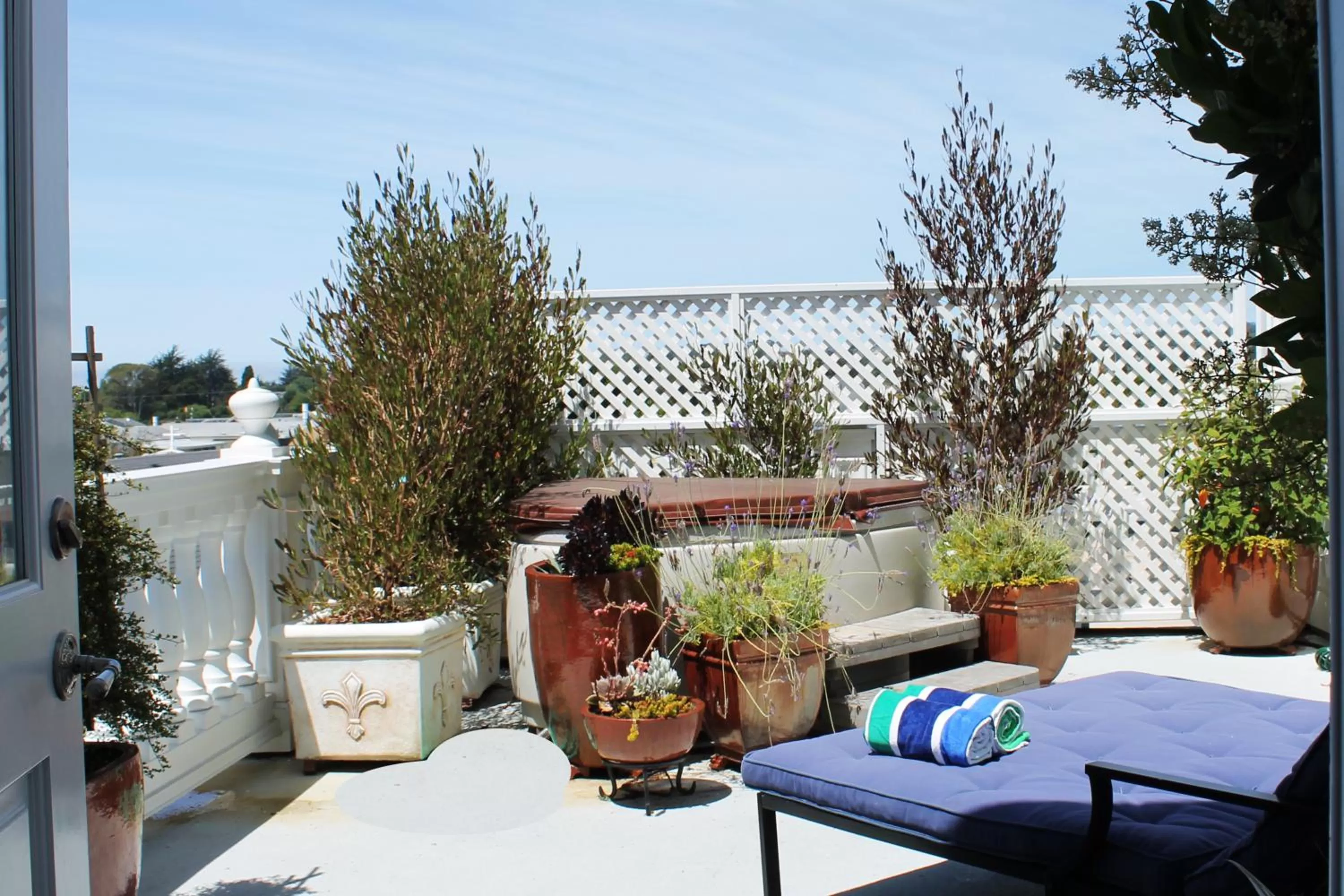Hot Tub in West Cliff Inn, A Four Sisters Inn