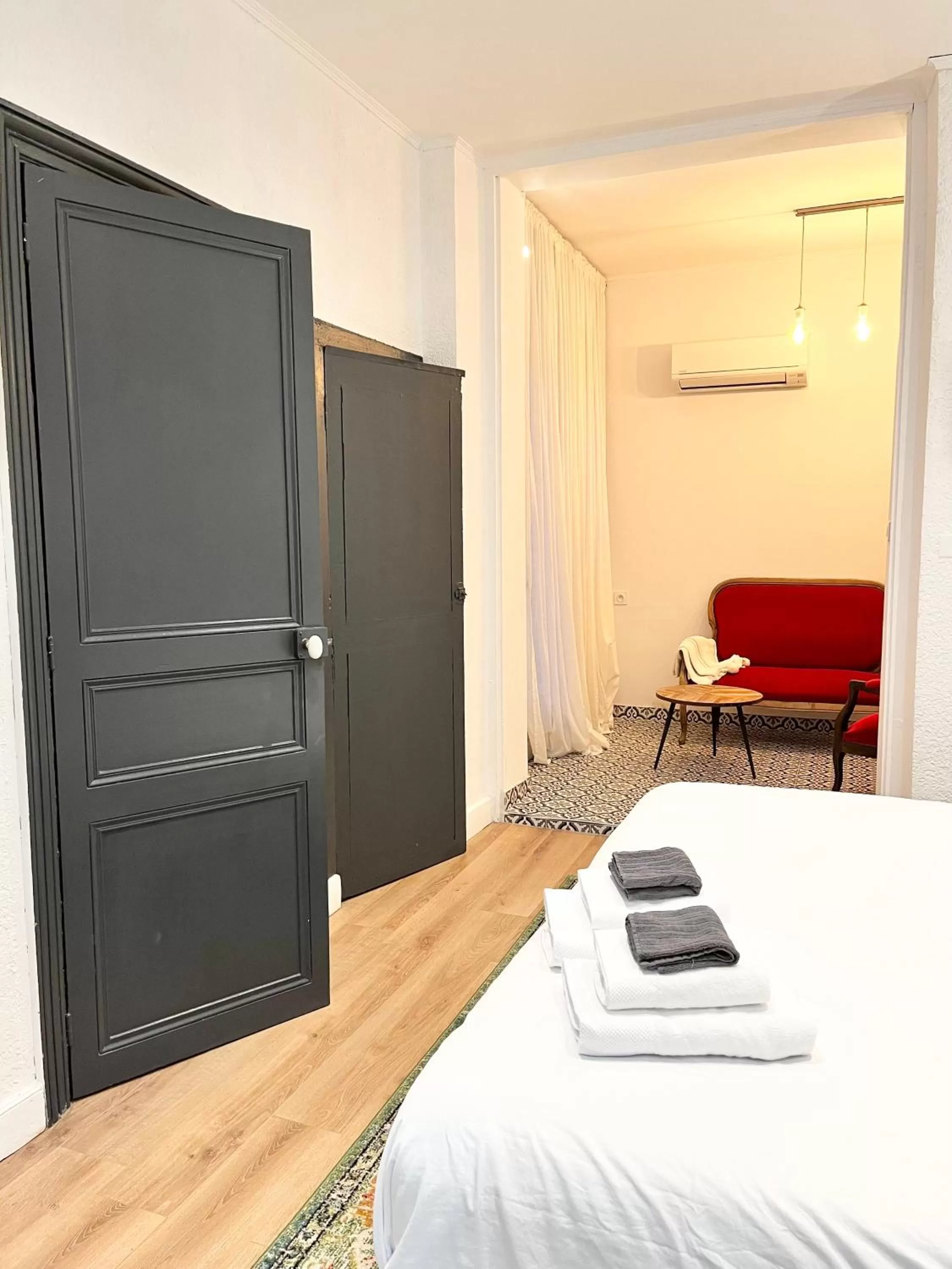 Photo of the whole room, Bed in SalutBB Chambre d'hote