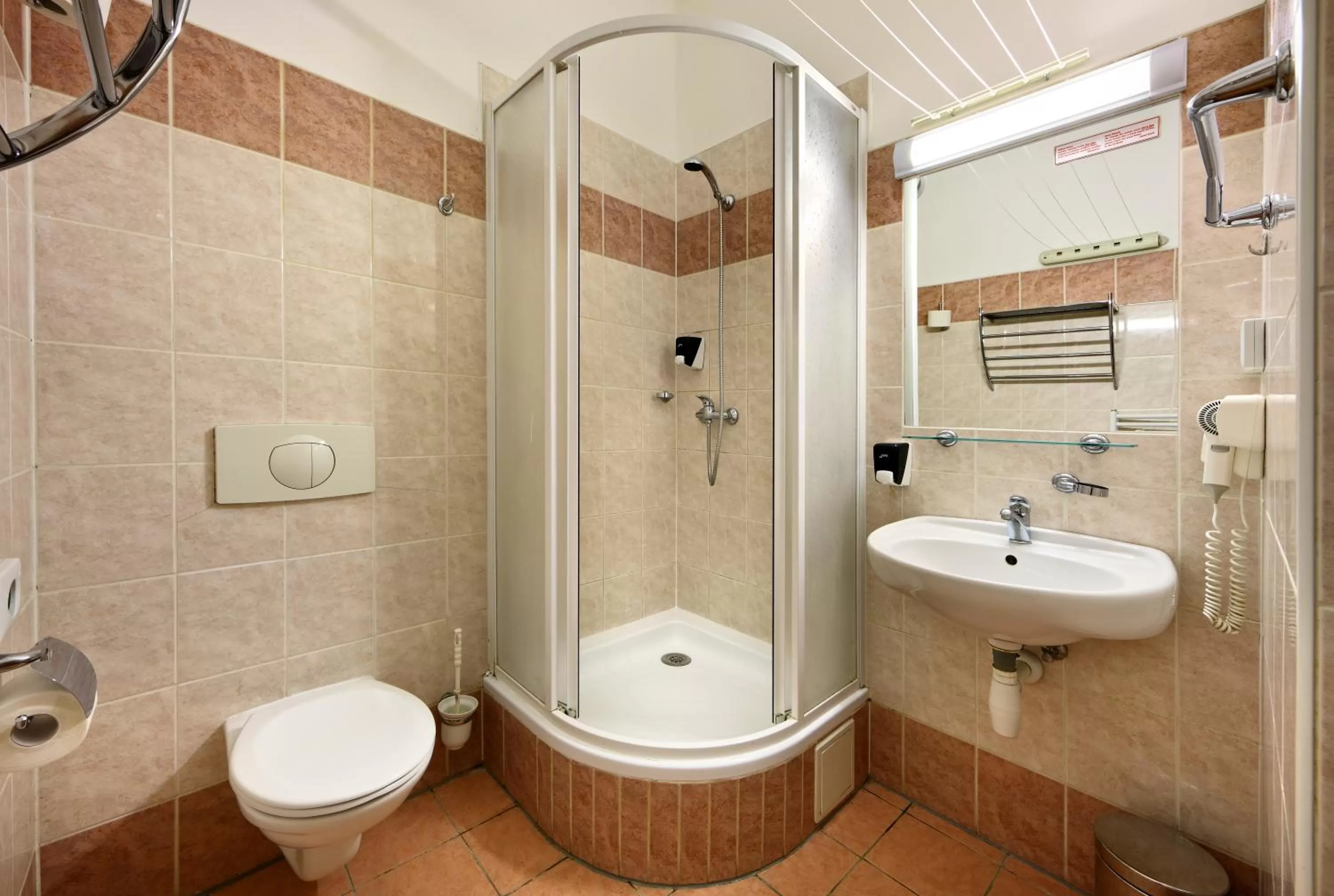 Bathroom in Hotel Golden City Garni