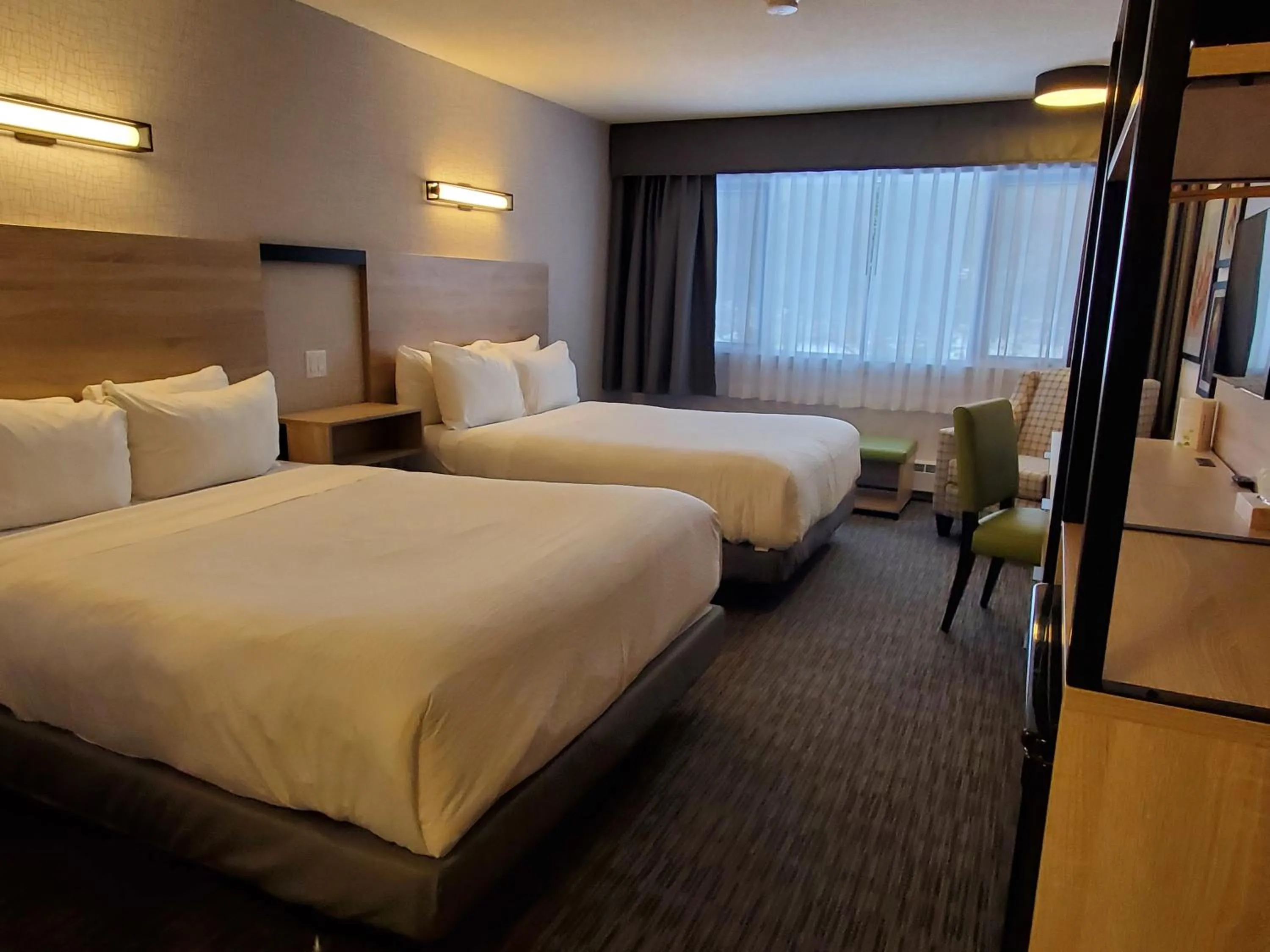 Deluxe Queen Room with Two Queen Beds in Mountaineer Lodge