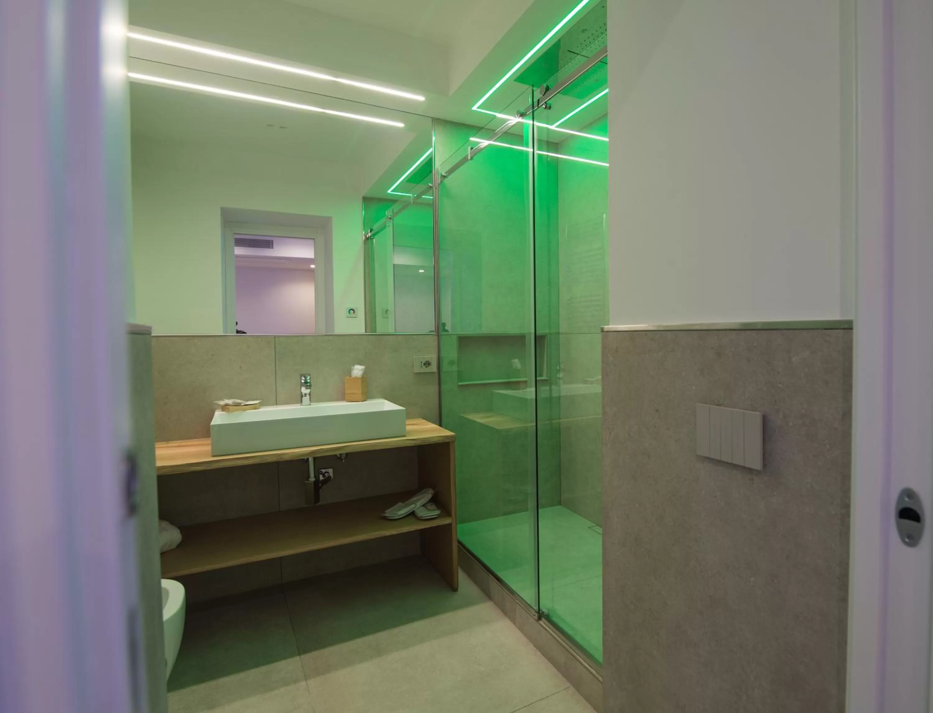 Shower, Bathroom in SG Suite & Spa Amalfi Coast