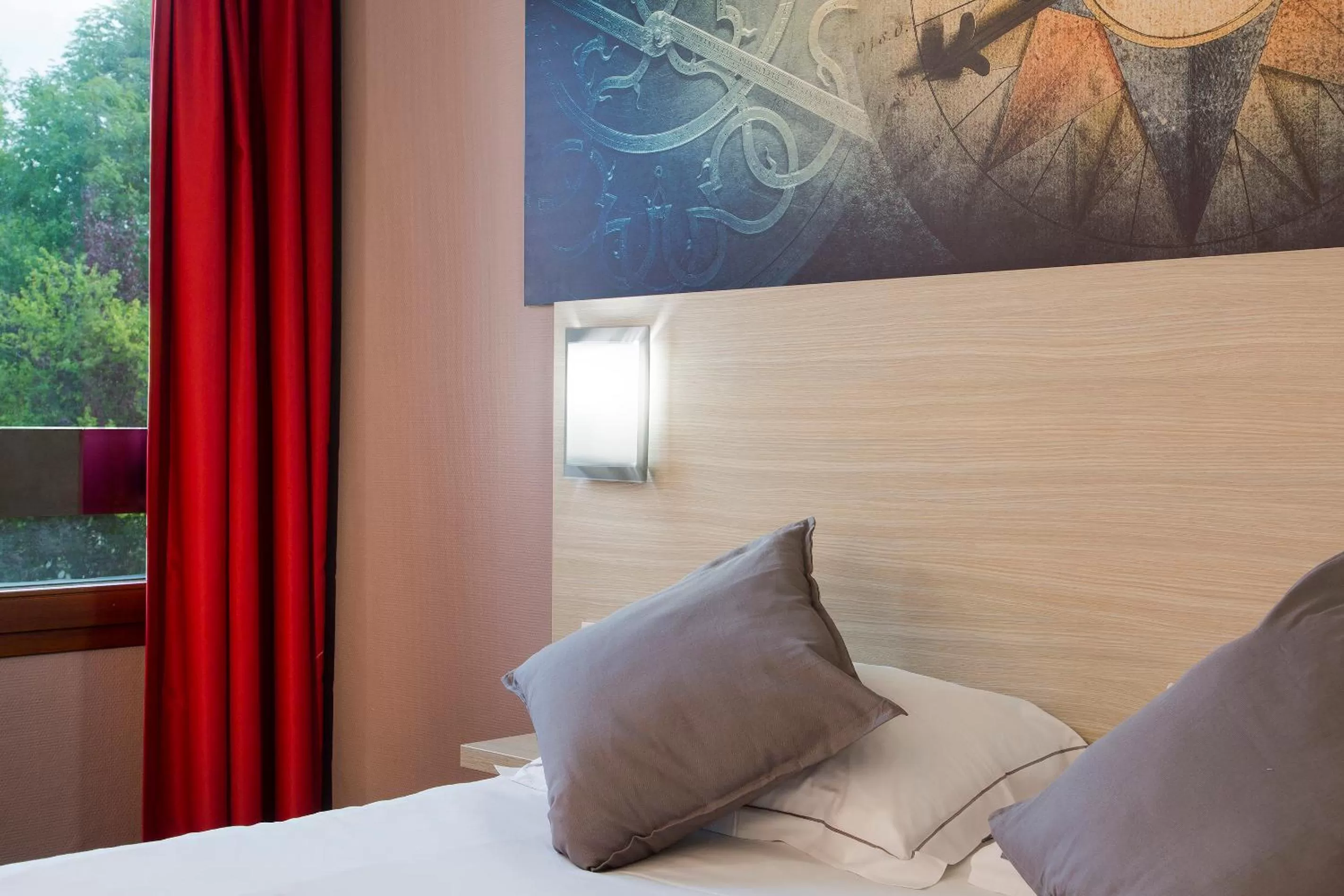 Bedroom, Bed in HÔTEL ÉDEN - Metz Nord - Woippy - Porte du Luxembourg - A31