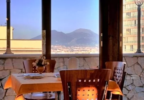 Restaurant/places to eat in Hotel Eden