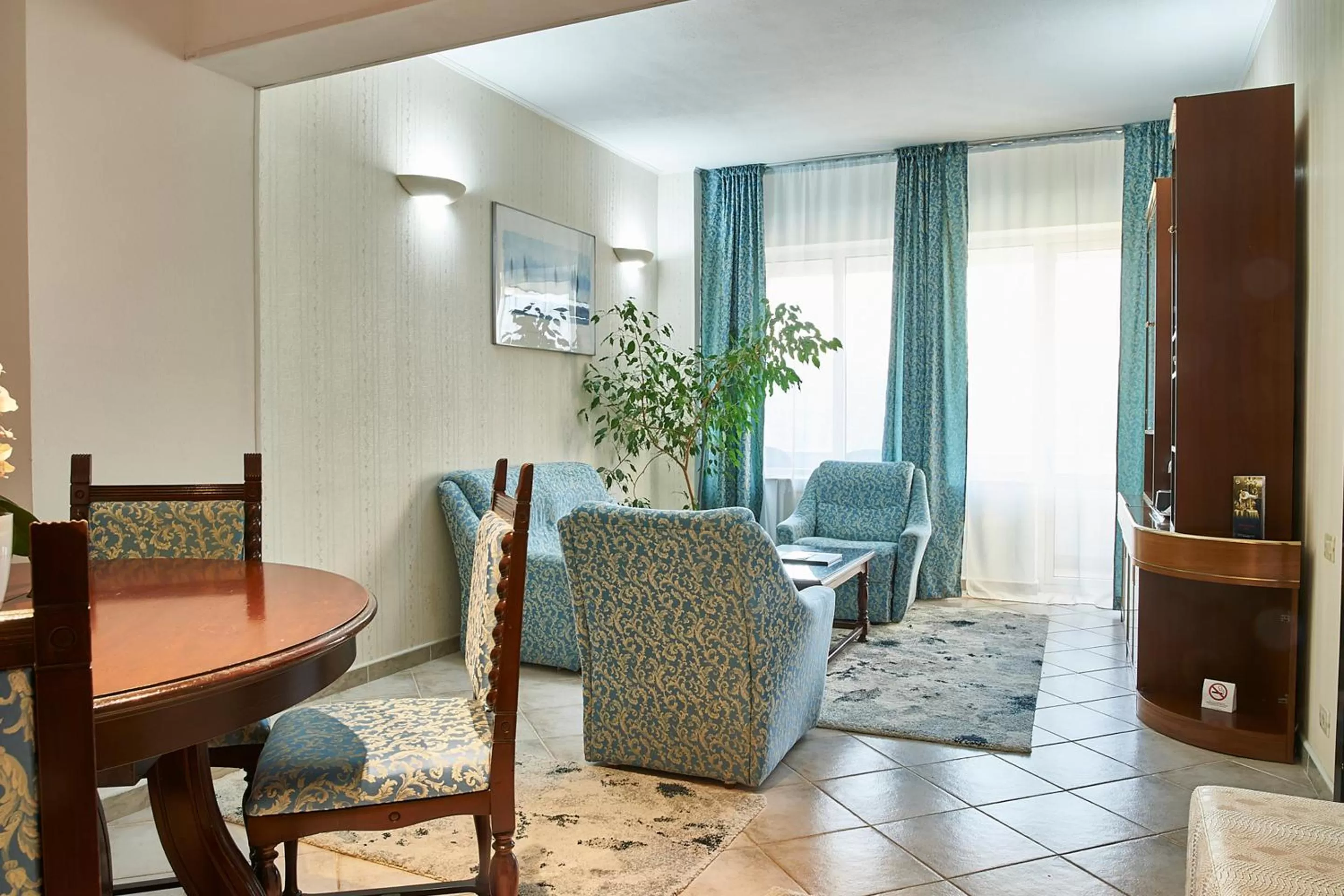 Seating area in Continental Forum Oradea