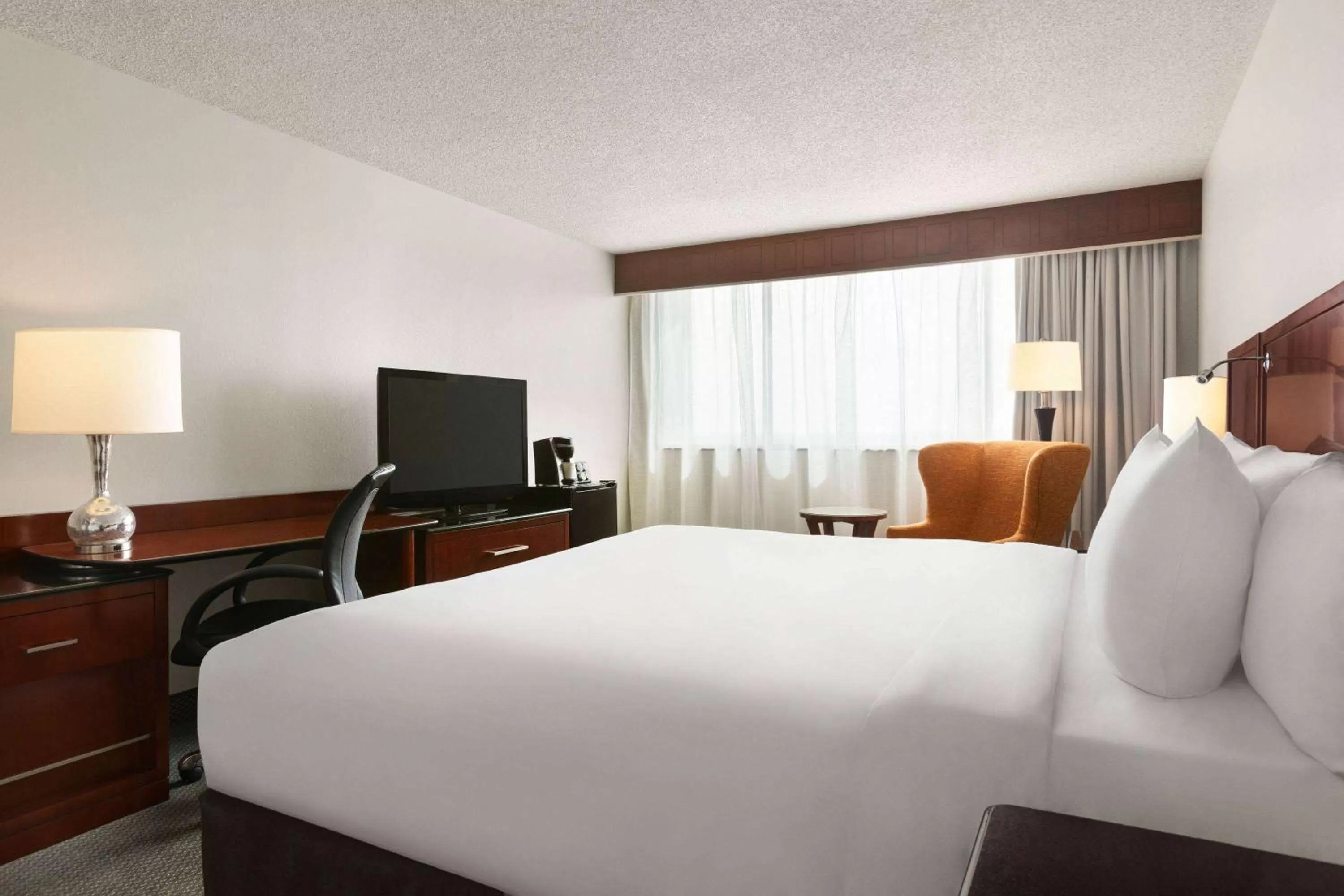 Photo of the whole room, Bed in Travelodge by Wyndham Quebec City Hotel & Convention Centre