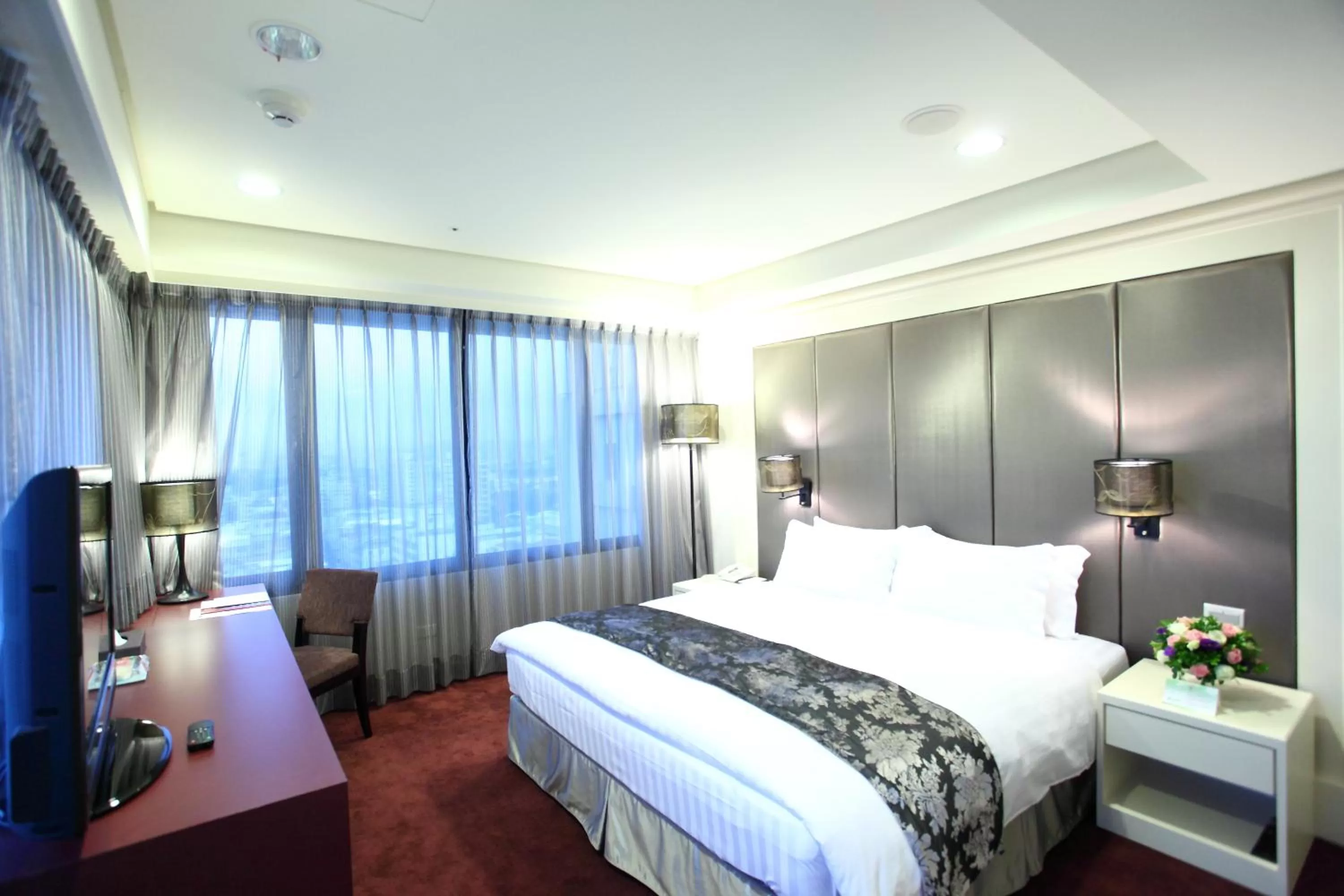 Photo of the whole room, Bed in Golden Tulip Zhong Xin Hotel Taichung