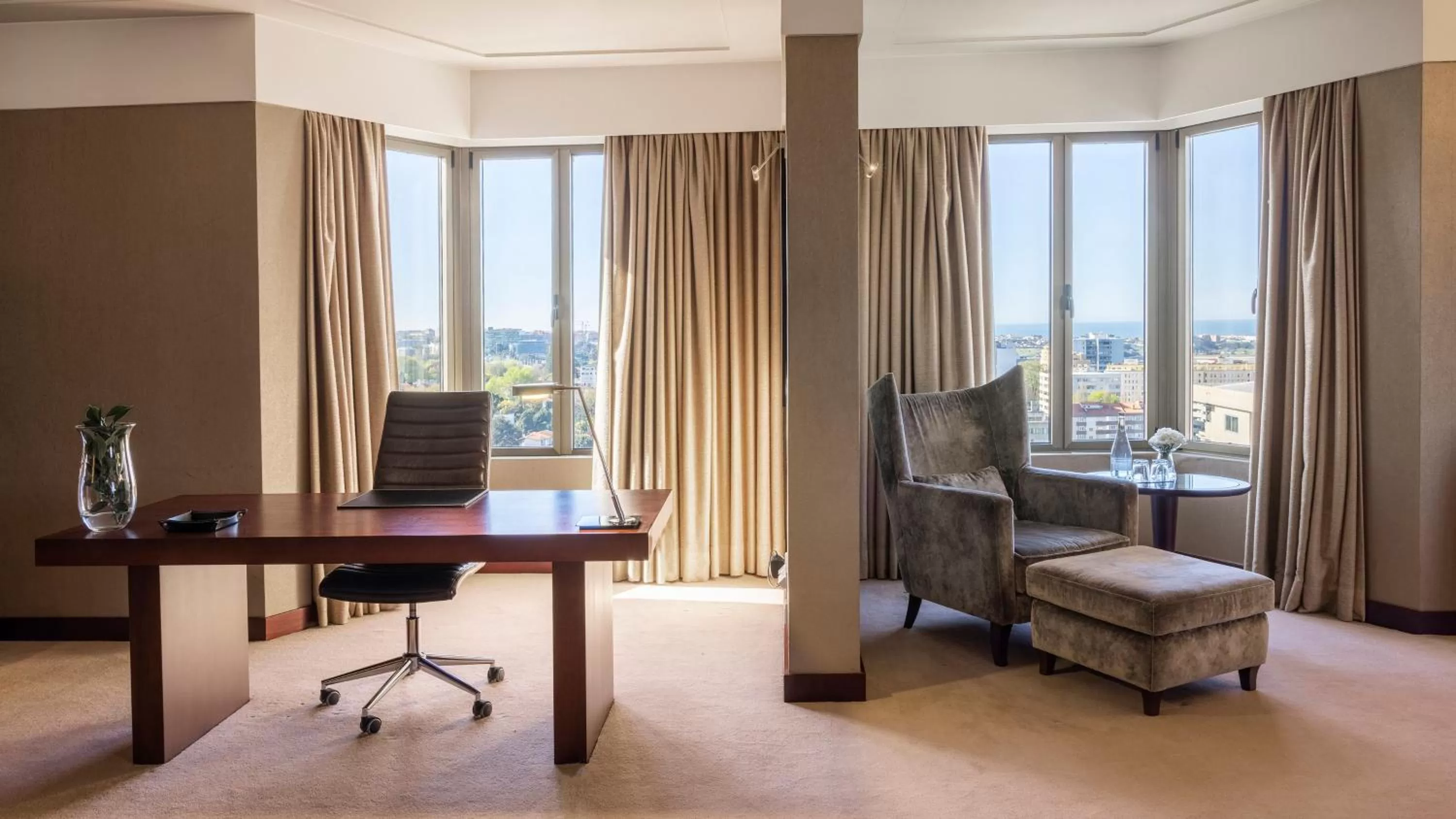 Bedroom in Crowne Plaza Porto by IHG