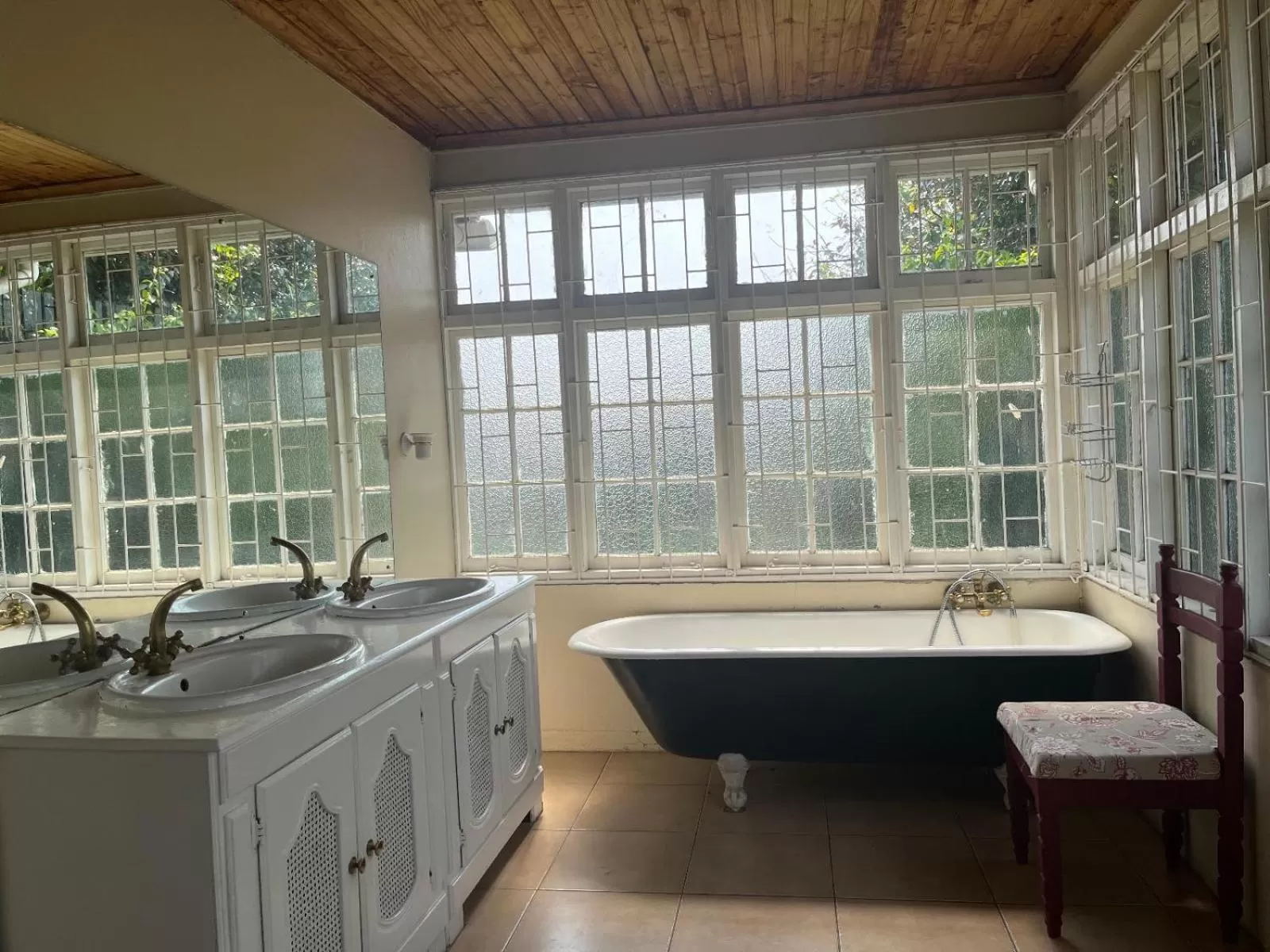 Comfort Twin Room - single occupancy in Lindela House