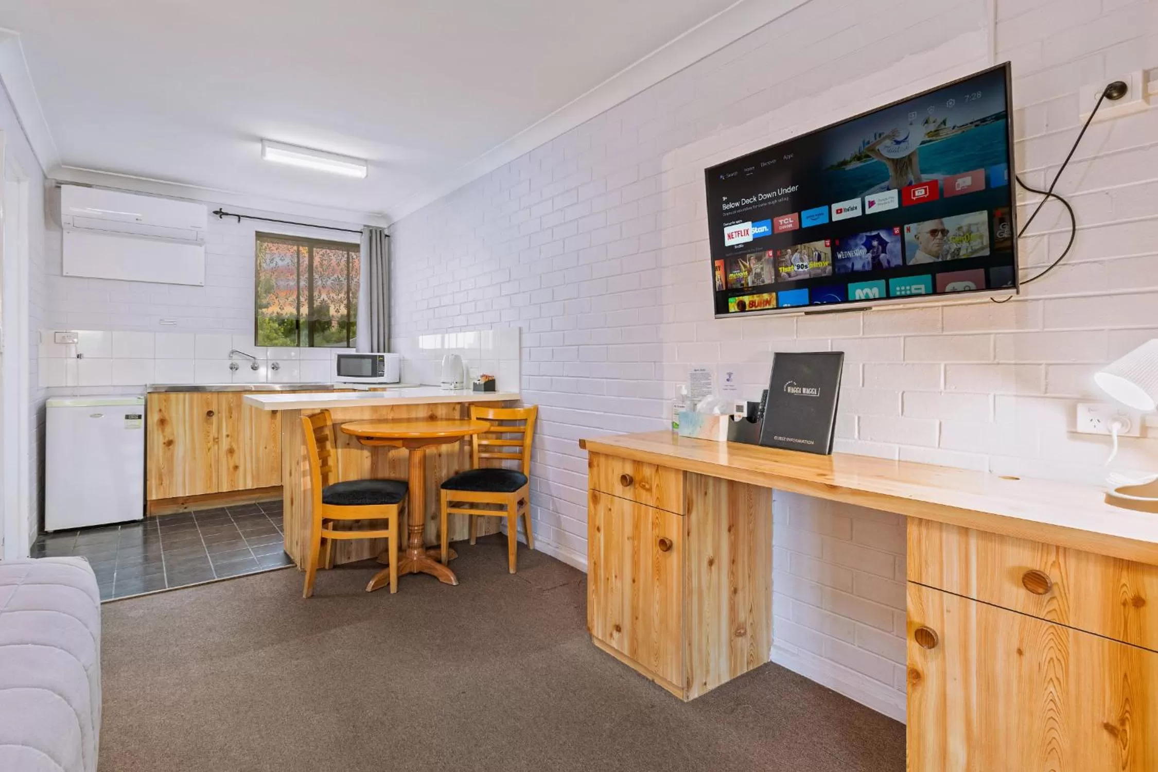 TV and multimedia in Burringa Garden Motel