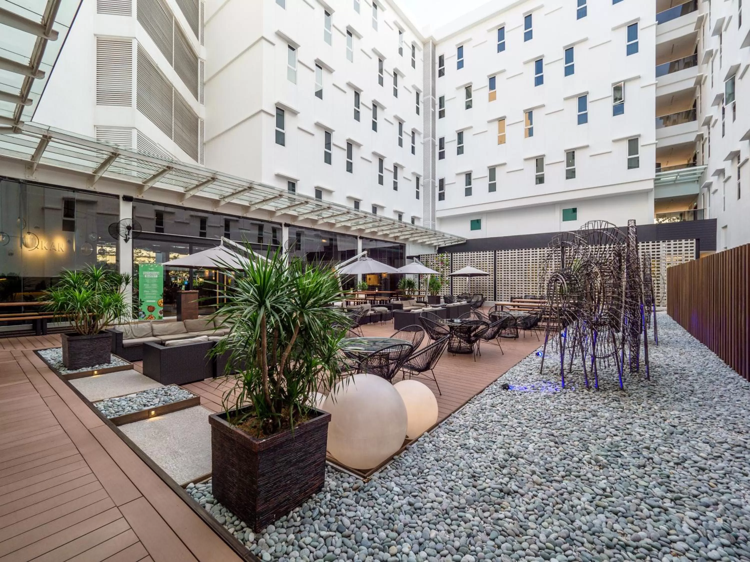 Restaurant/places to eat in Tune Hotel KLIA-KLIA2, Airport Transit Hotel