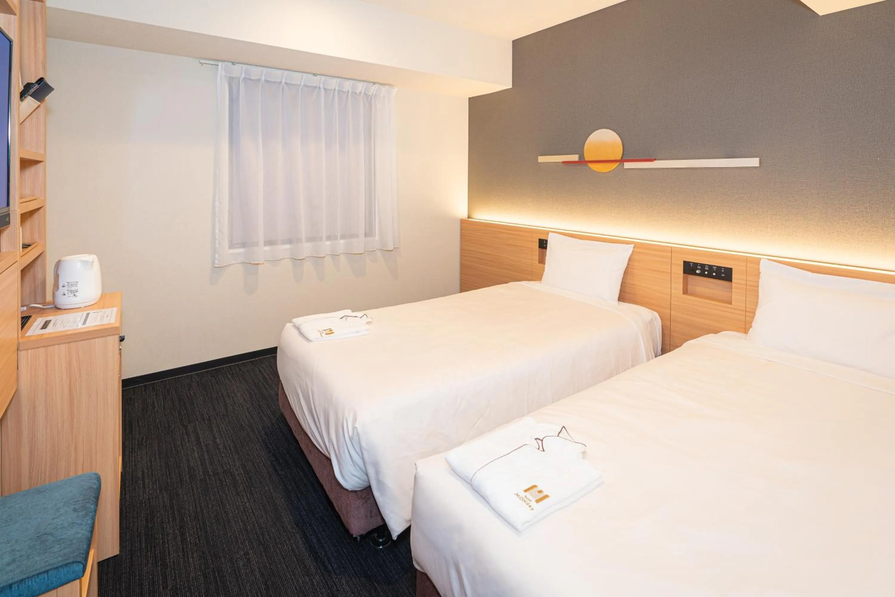 Bed in hotel MONday Tokyo Nishikasai