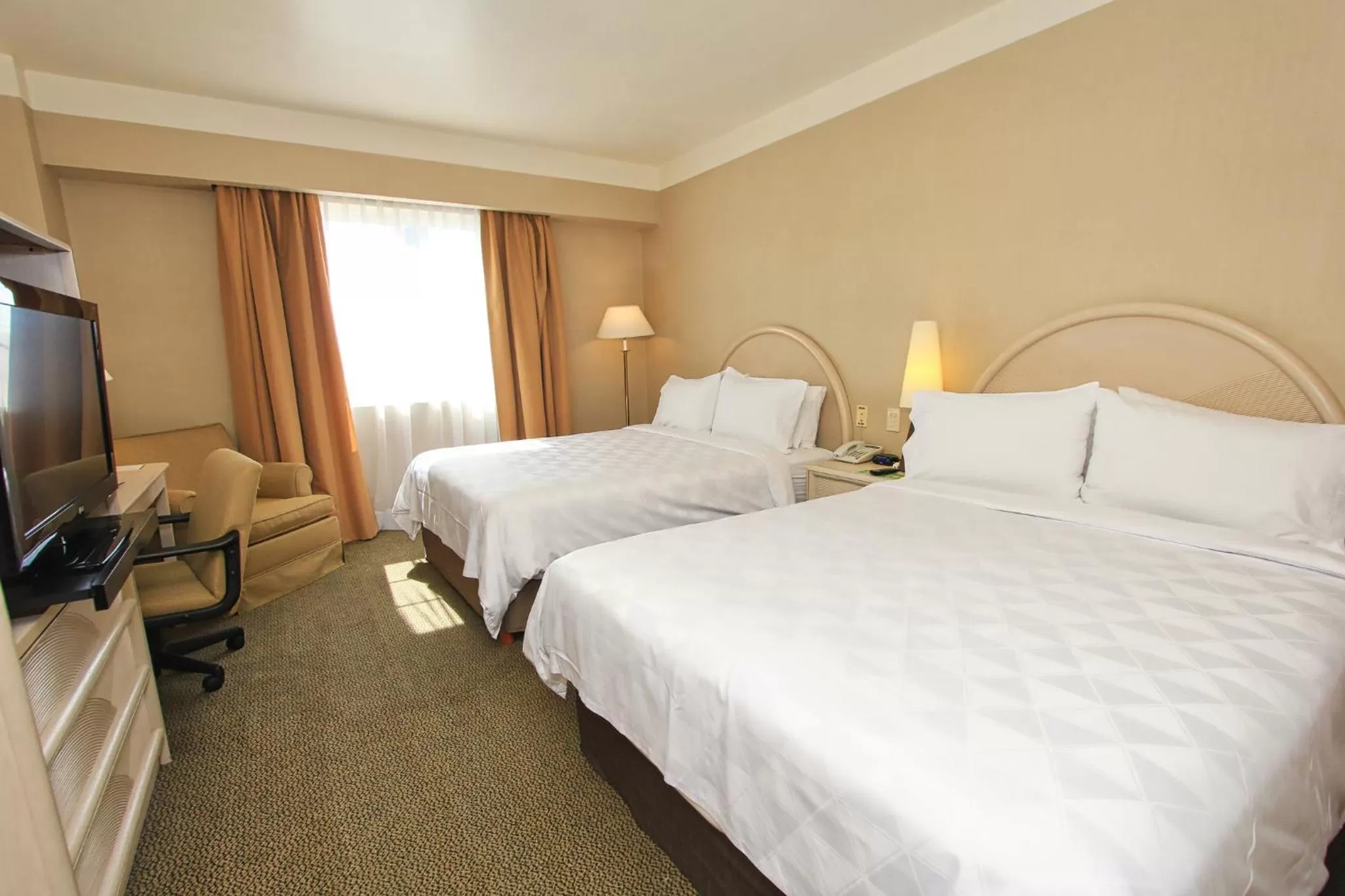 Photo of the whole room, Bed in Holiday Inn Leon-Convention Center by IHG