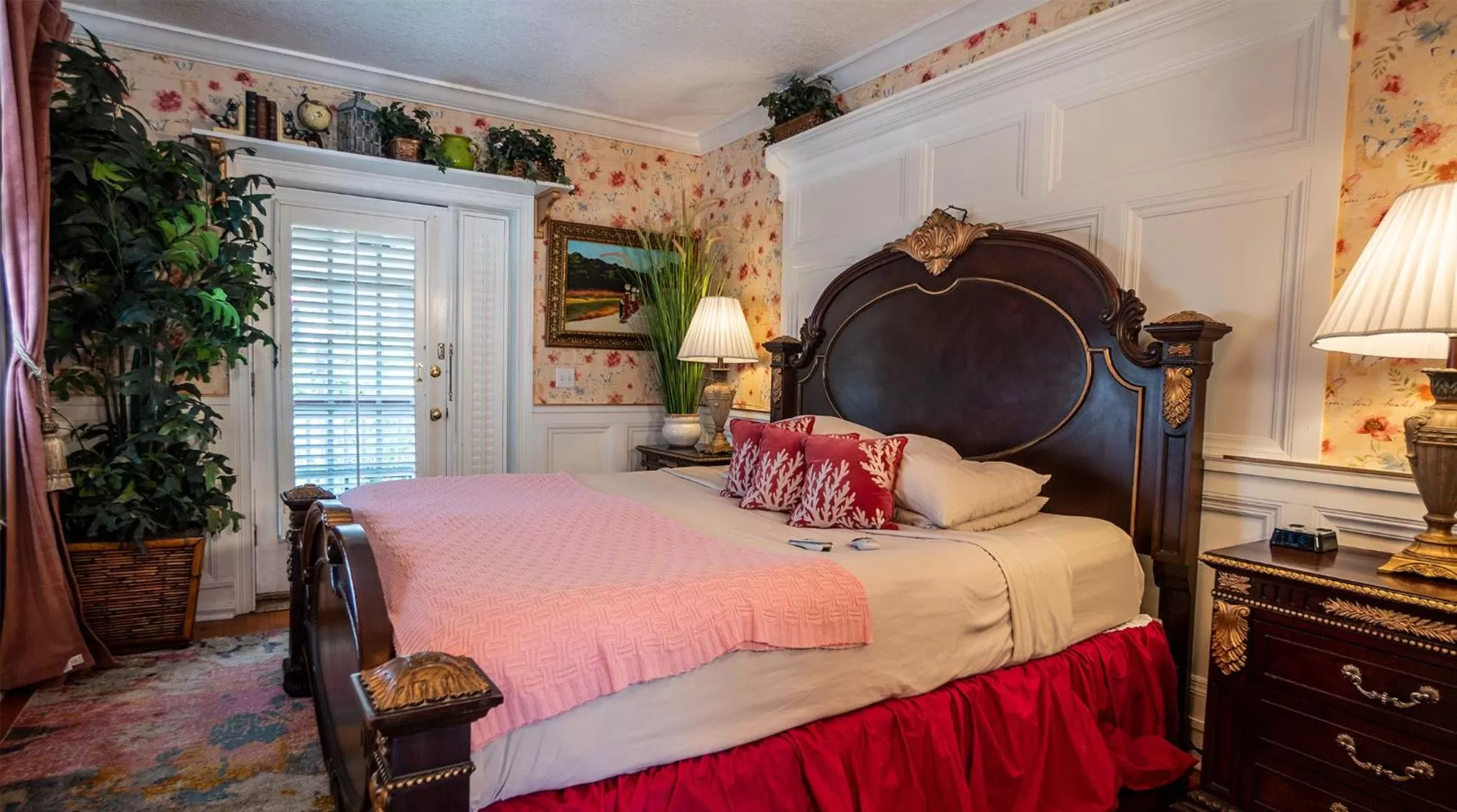 Bed in Casablanca Inn on the Bay