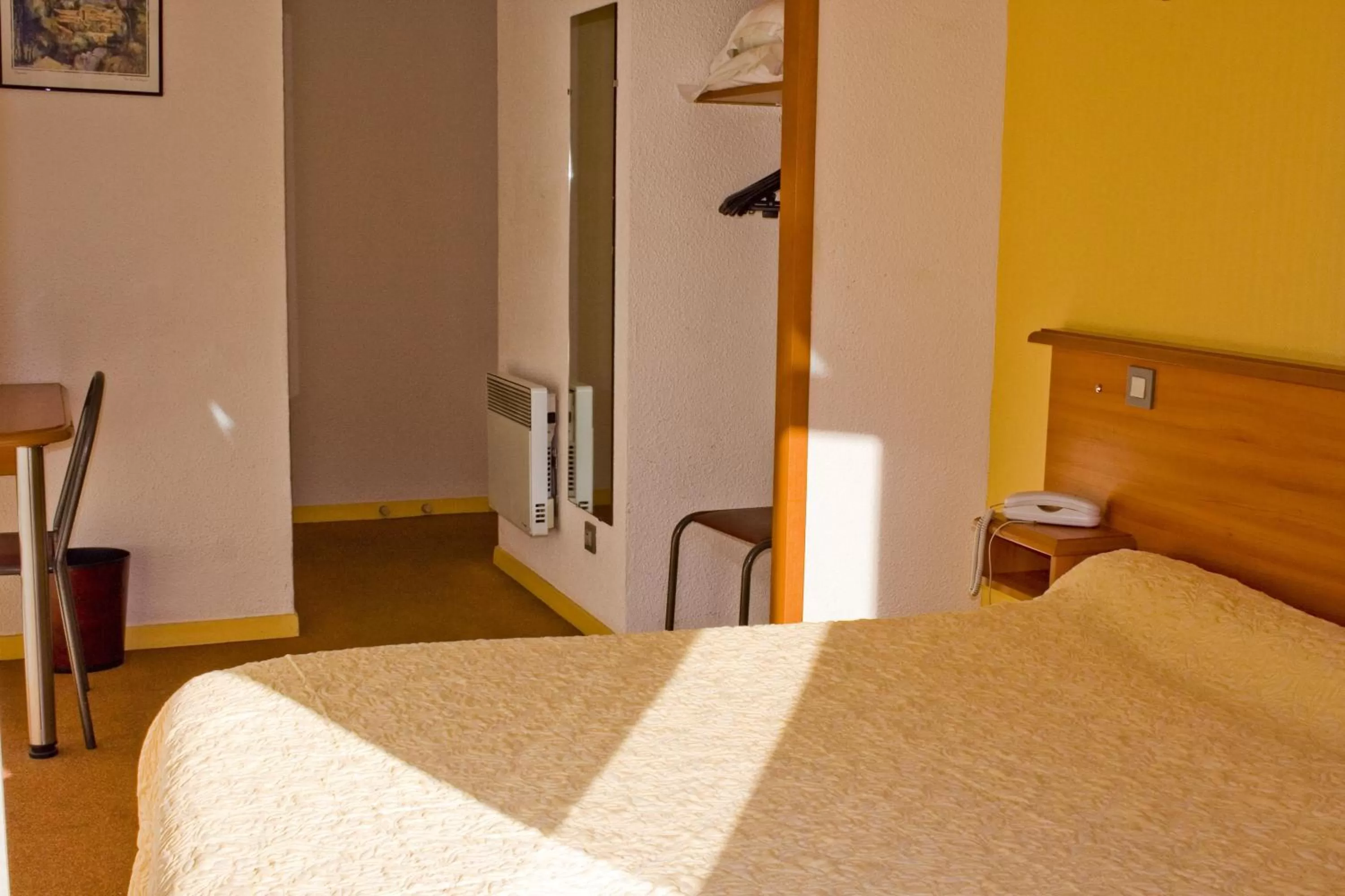 Bed in Hotel de L'Opéra