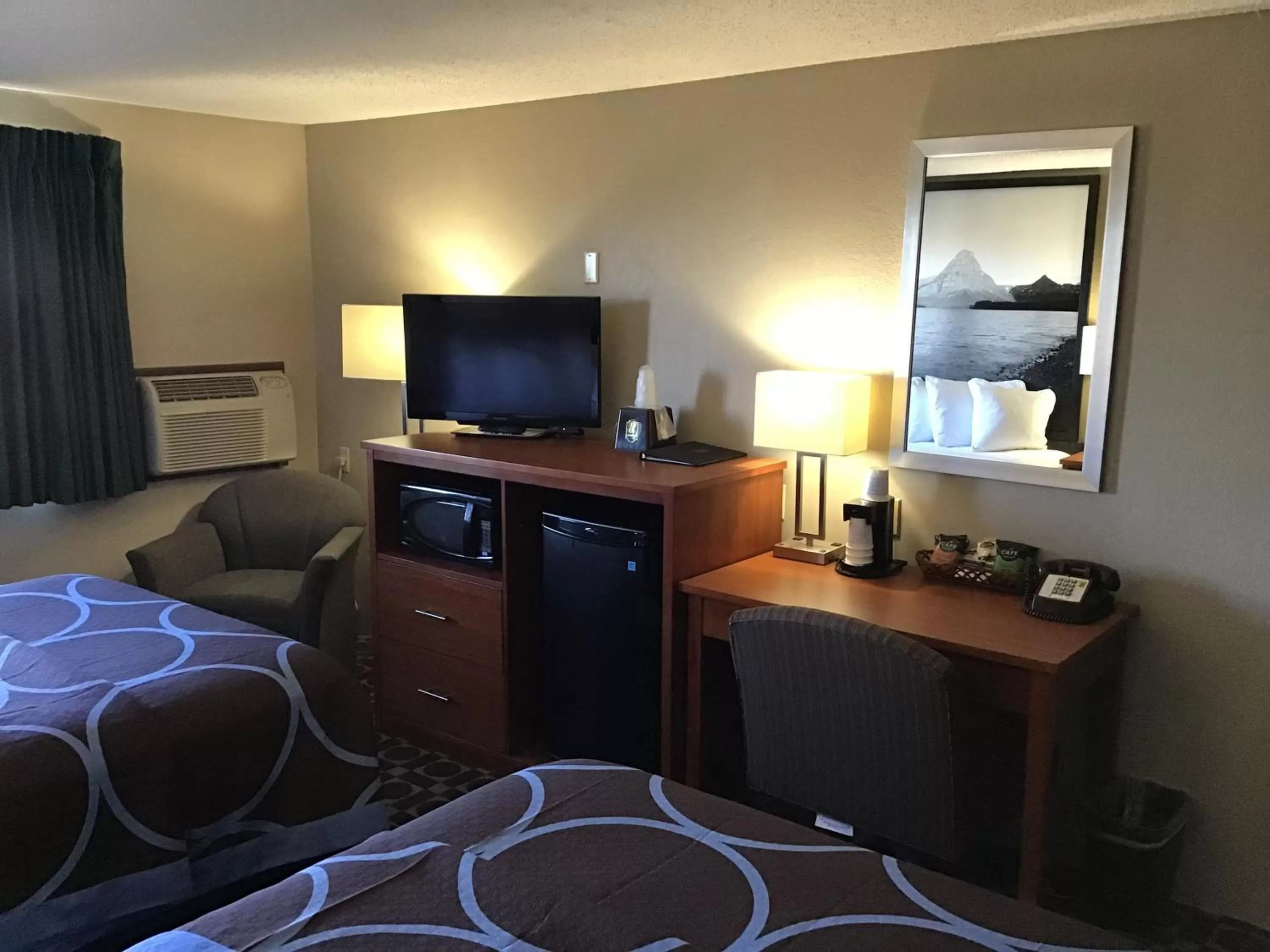 TV and multimedia, Bed in Super 8 by Wyndham Miles City
