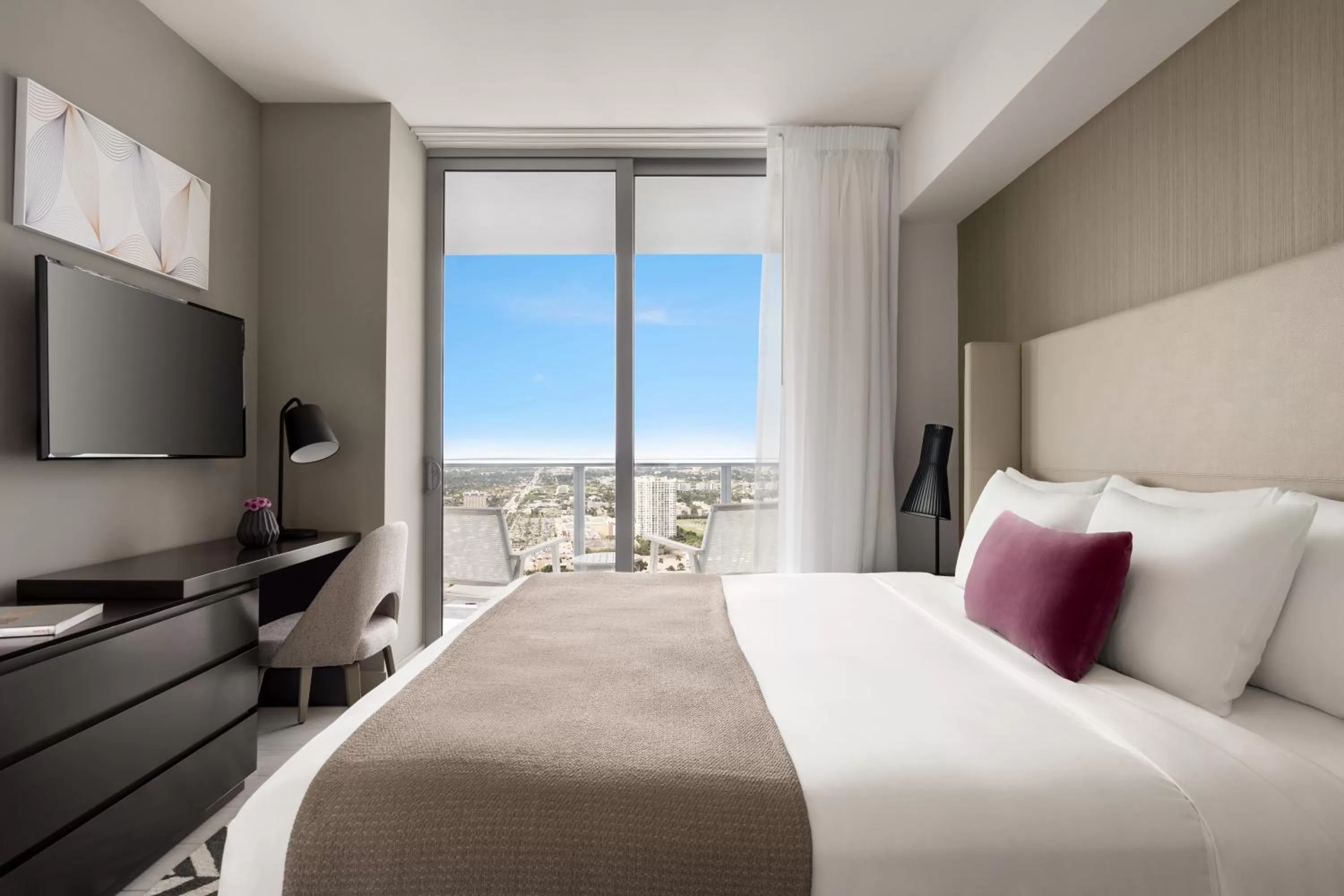 1 Bedroom Suite Intracoastal/City Views with Kitchen in Hyde Beach House