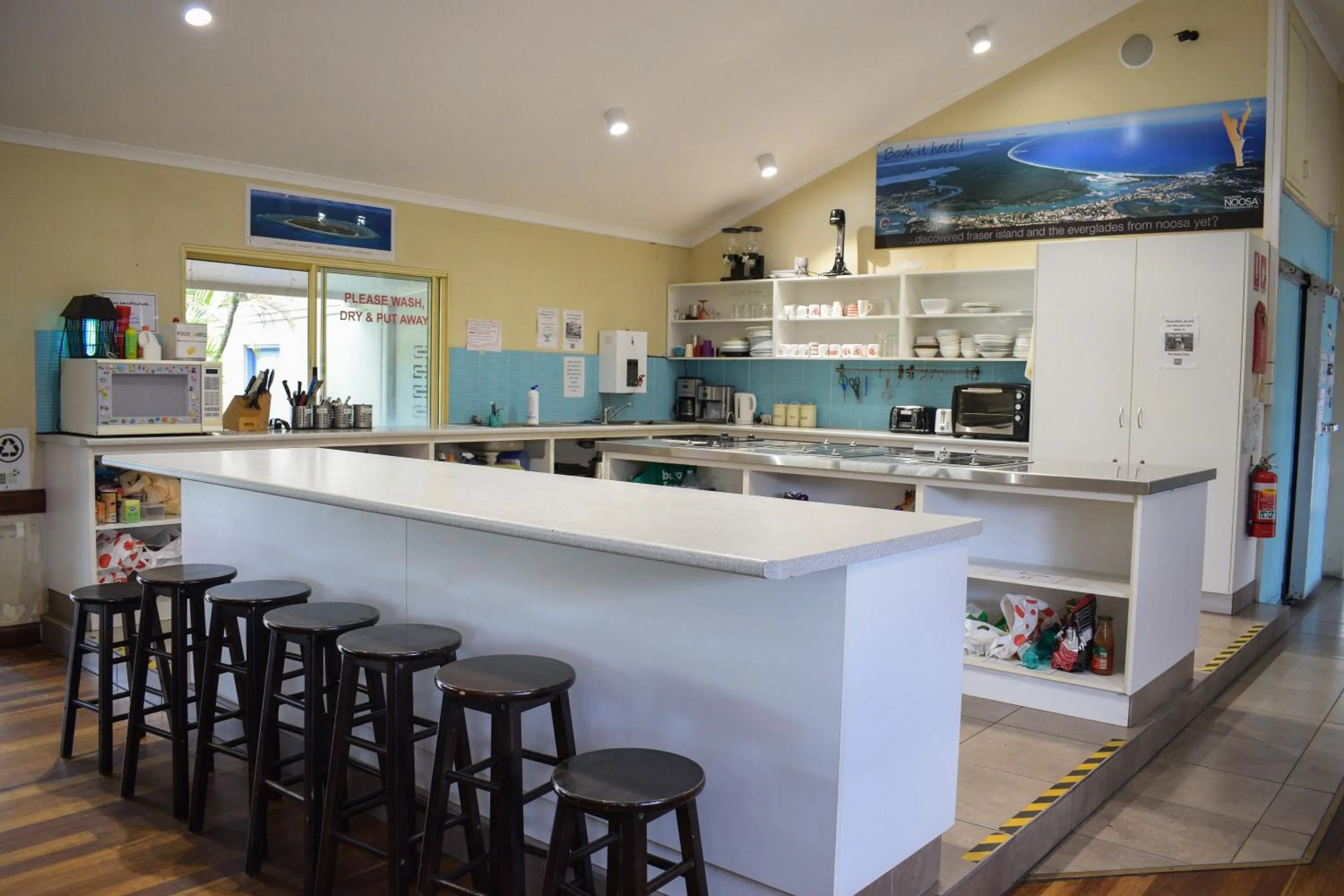 Kitchen or kitchenette in Hervey Bay Flashpackers
