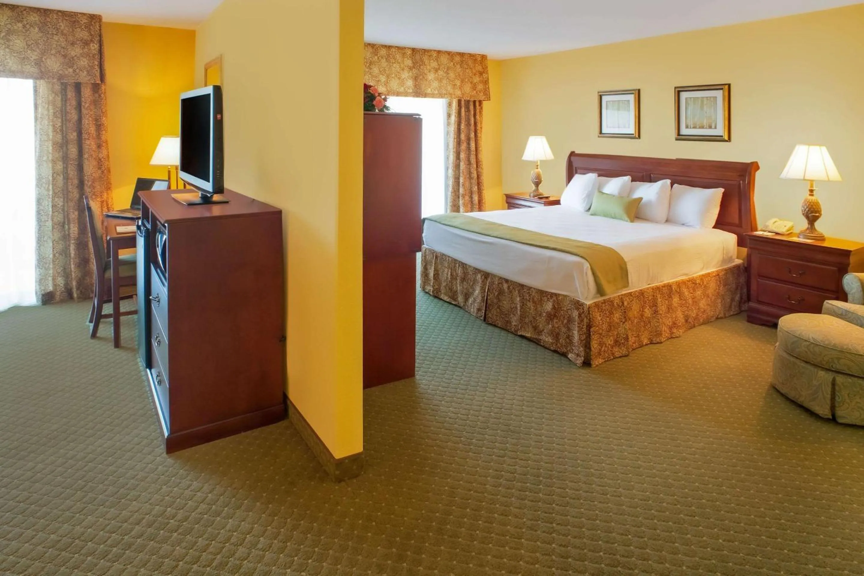 Bedroom, Bed in Clarion Hotel & Suites Convention Center Fredericksburg