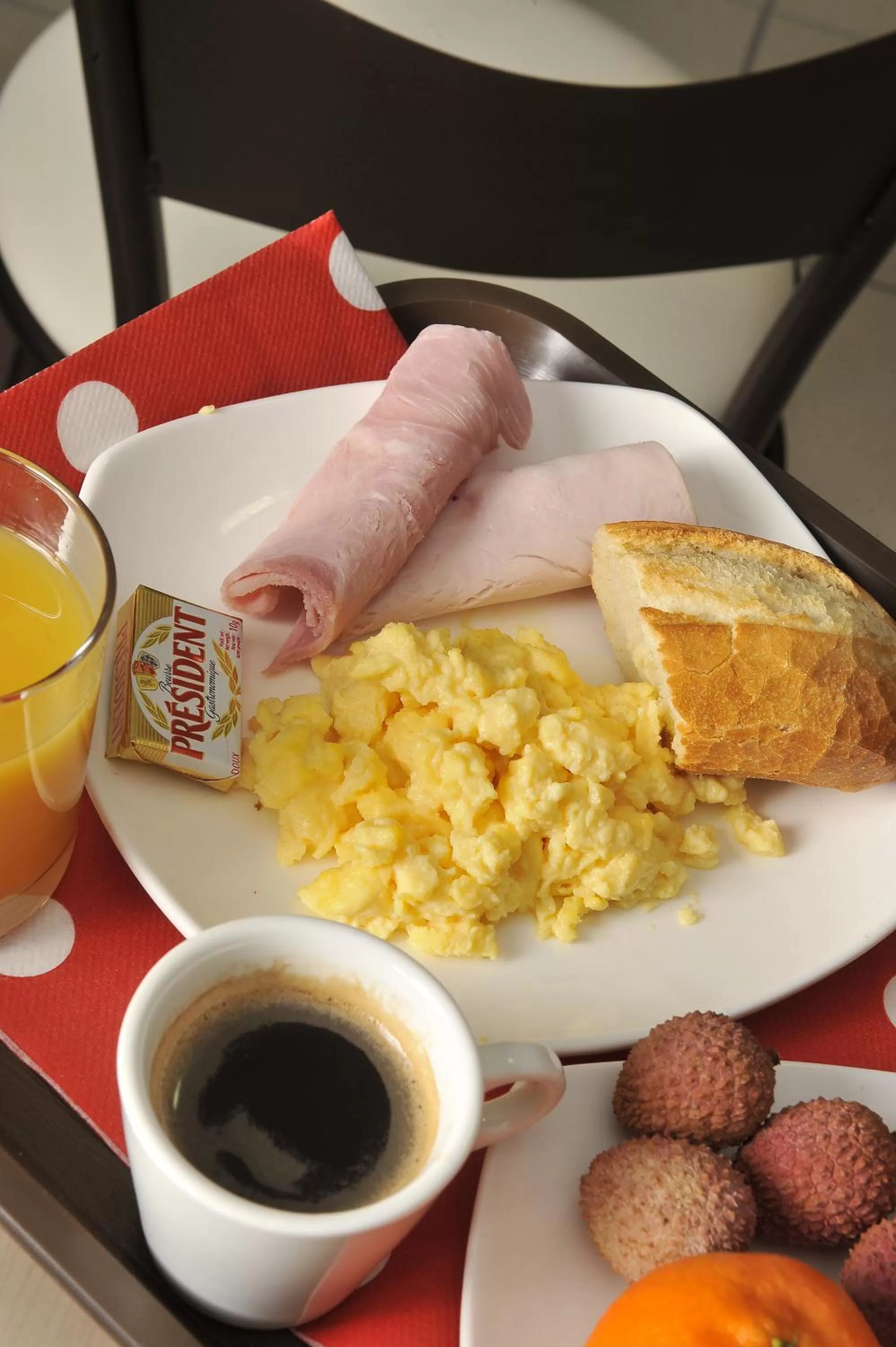 Buffet breakfast in Hotel Clermont Estaing