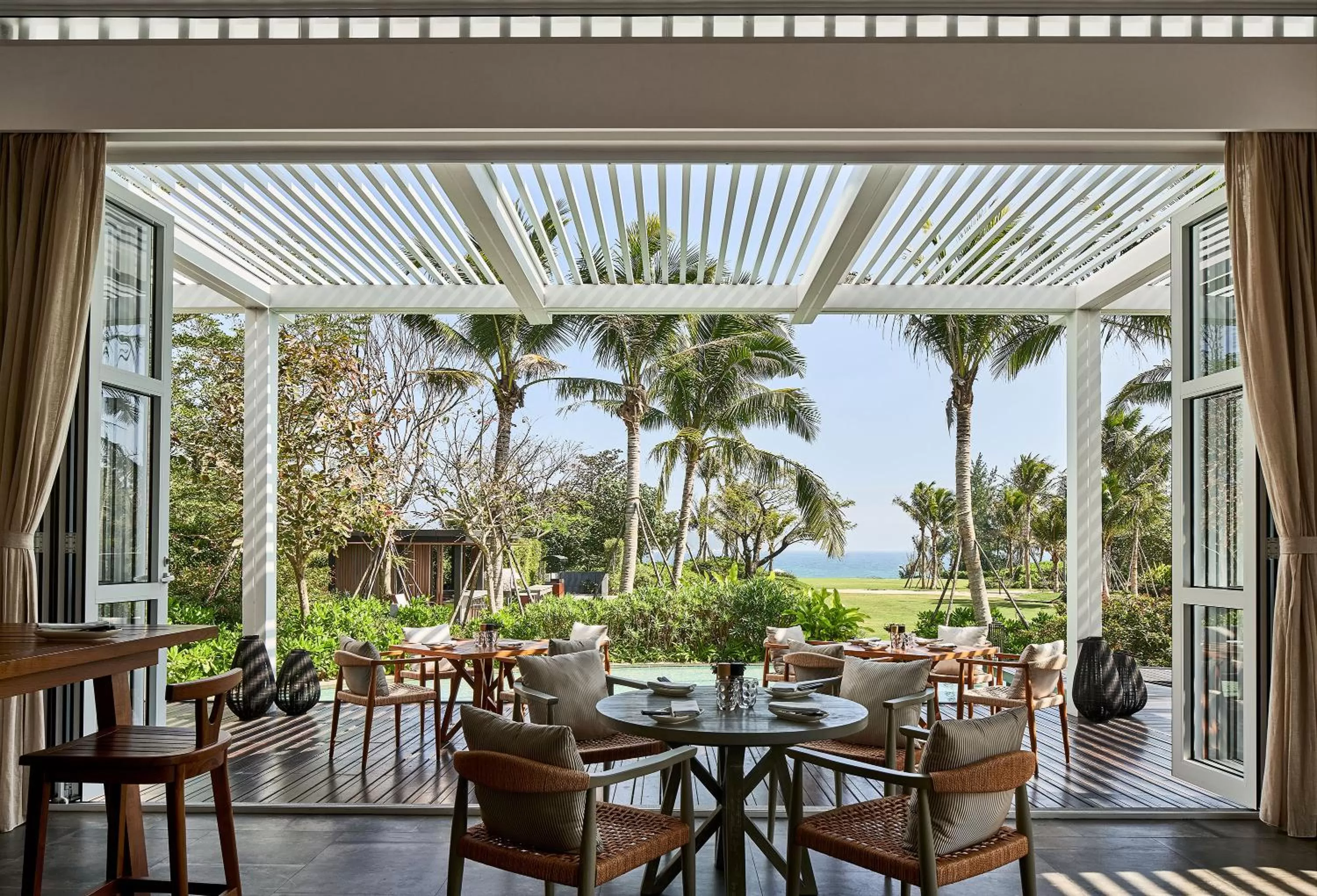Restaurant/places to eat in Rosewood Sanya