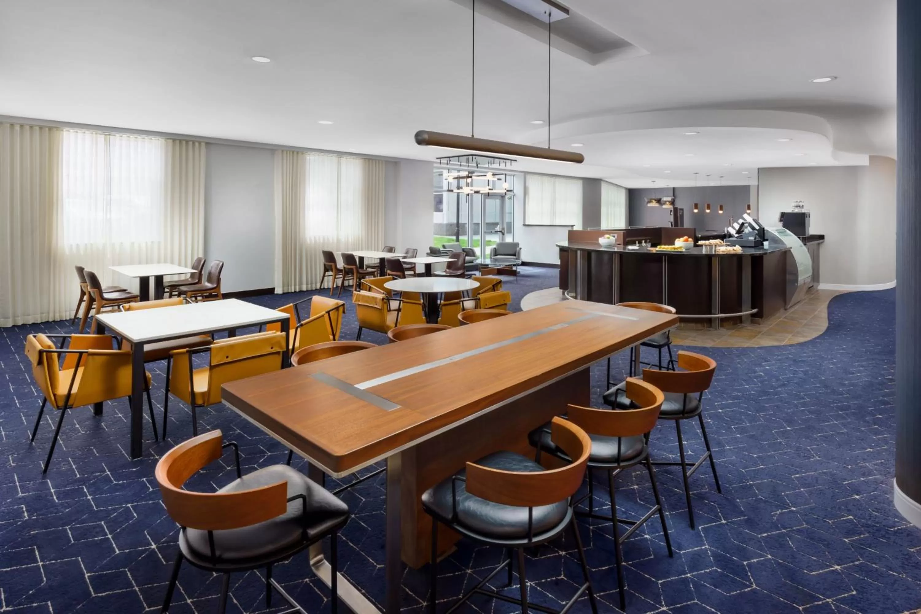 Breakfast in Courtyard Keene Downtown