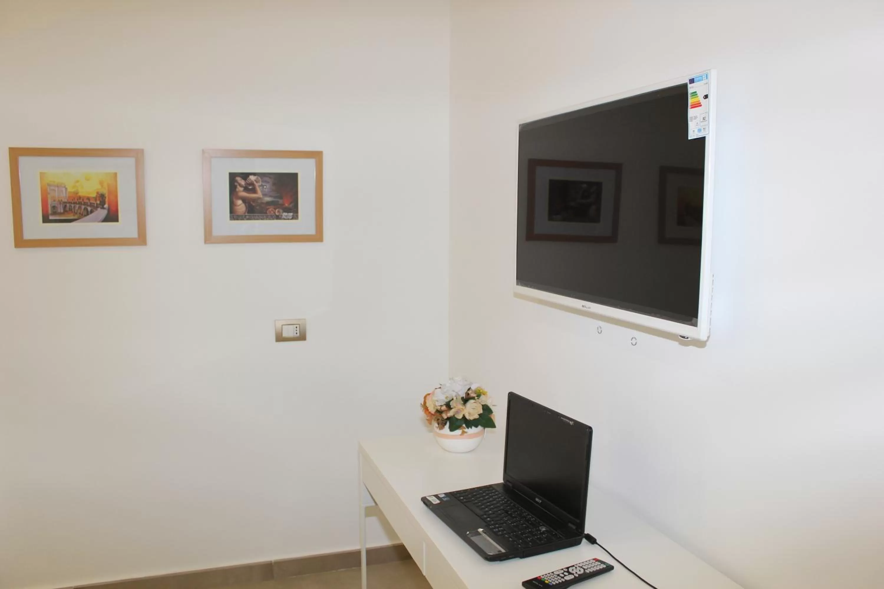 TV and multimedia in B&B 80056 Ercolano