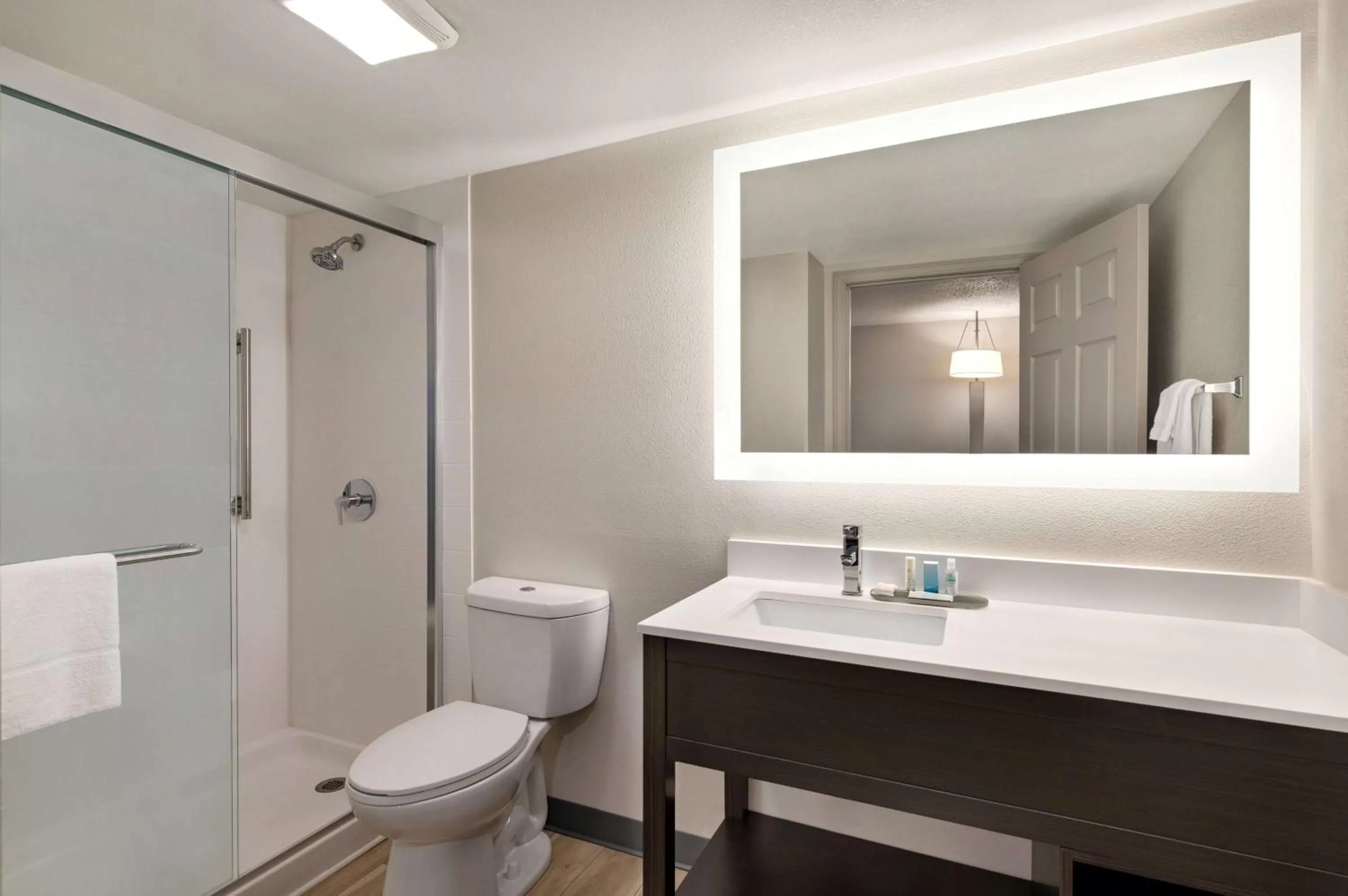 TV and multimedia in La Quinta Inn by Wyndham Columbus Airport Area