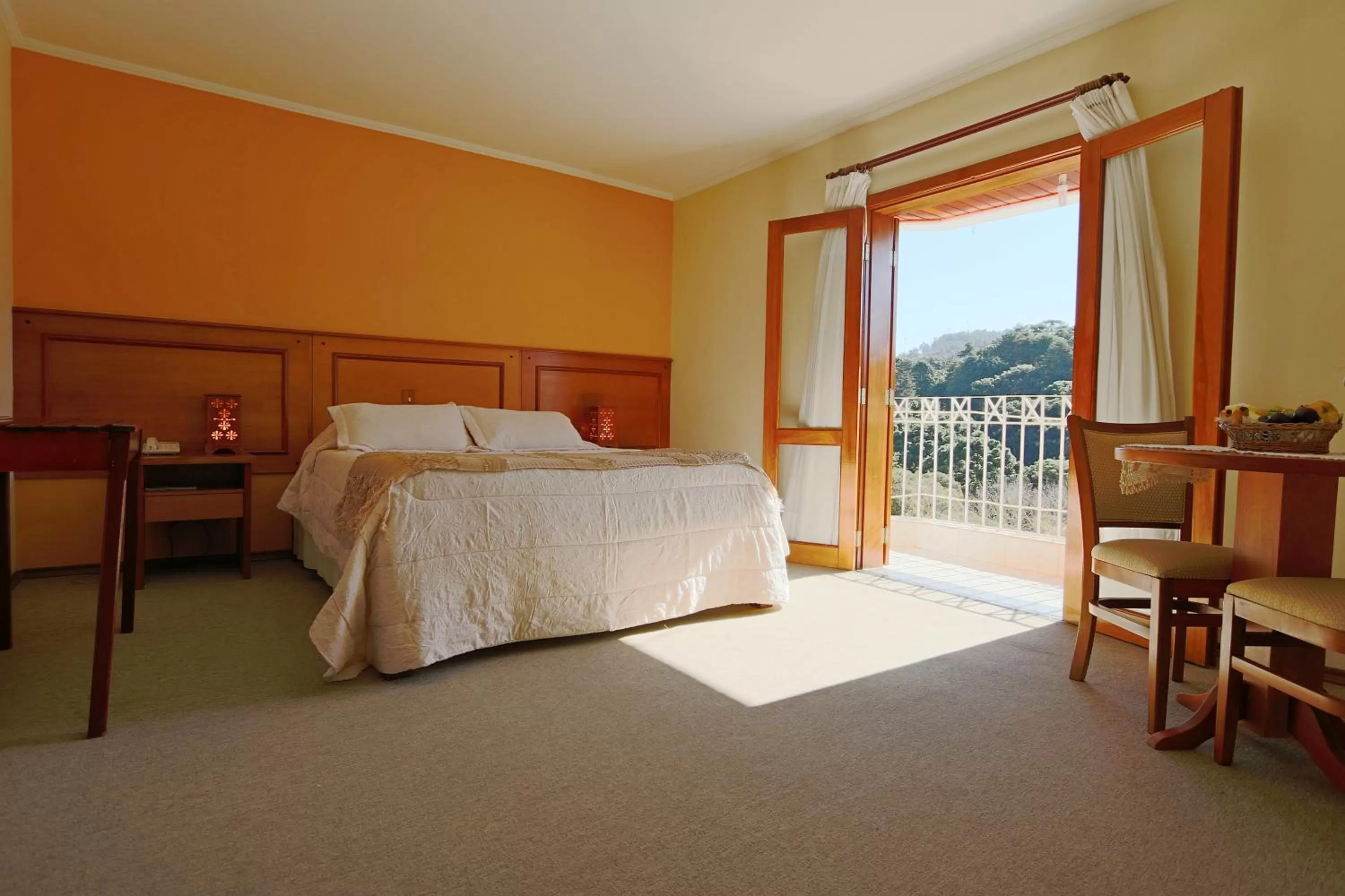 Day, Bed in Pousada Alto D'ouro