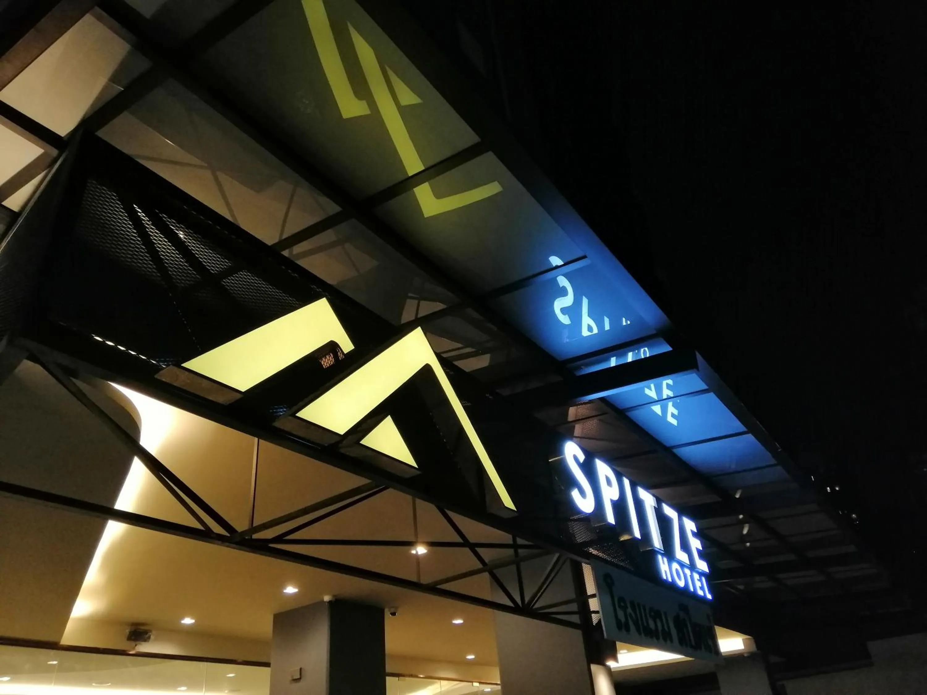 Night in Spittze Hotel Pratunam