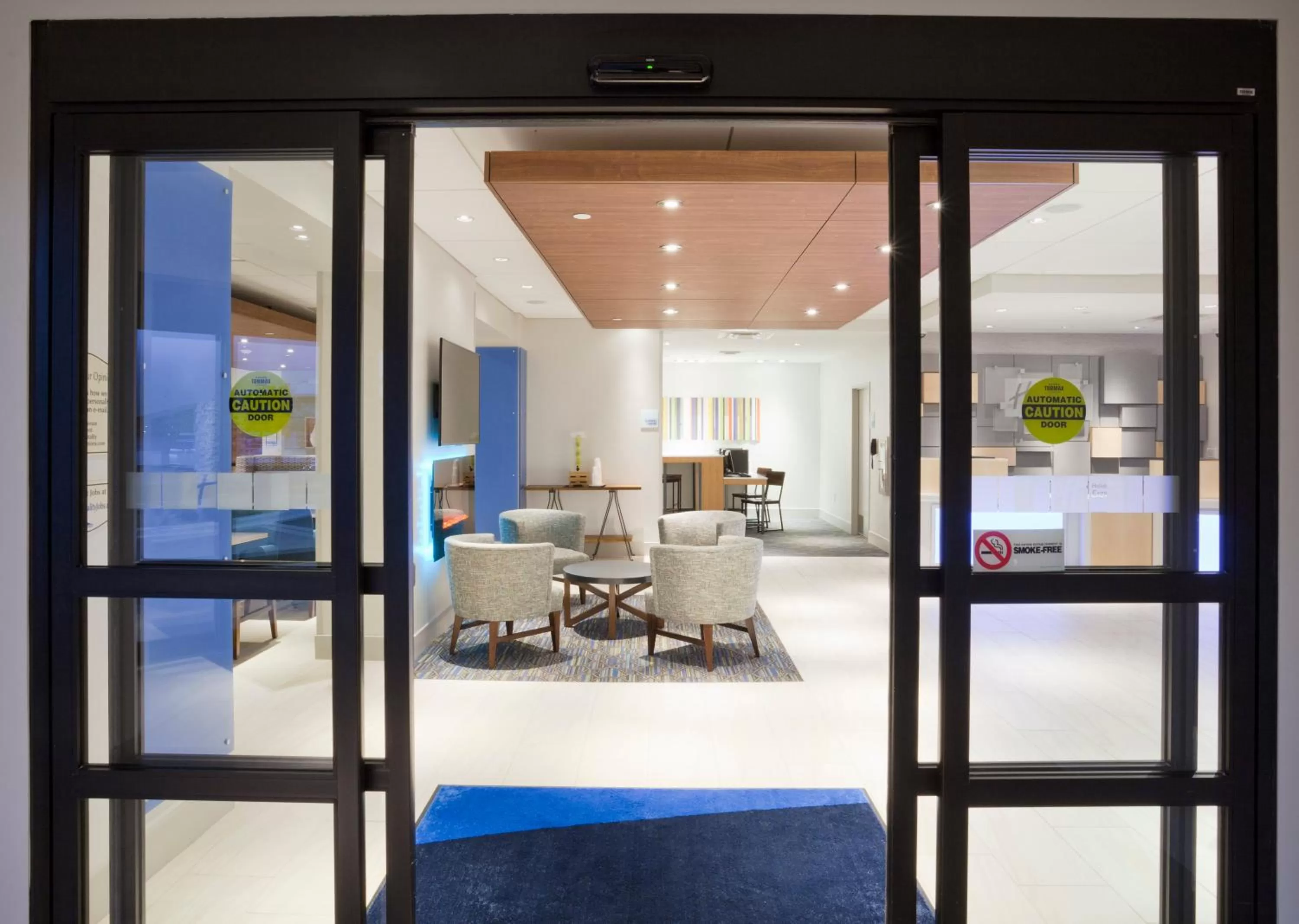 Property building in Holiday Inn Express Roseville-St. Paul by IHG