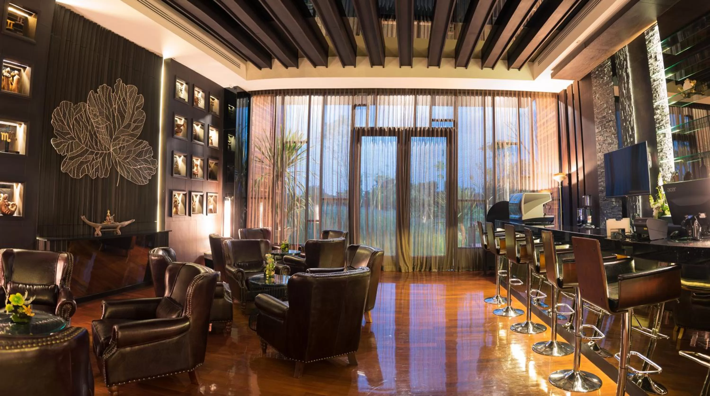 Lounge or bar in North Hill City Resort