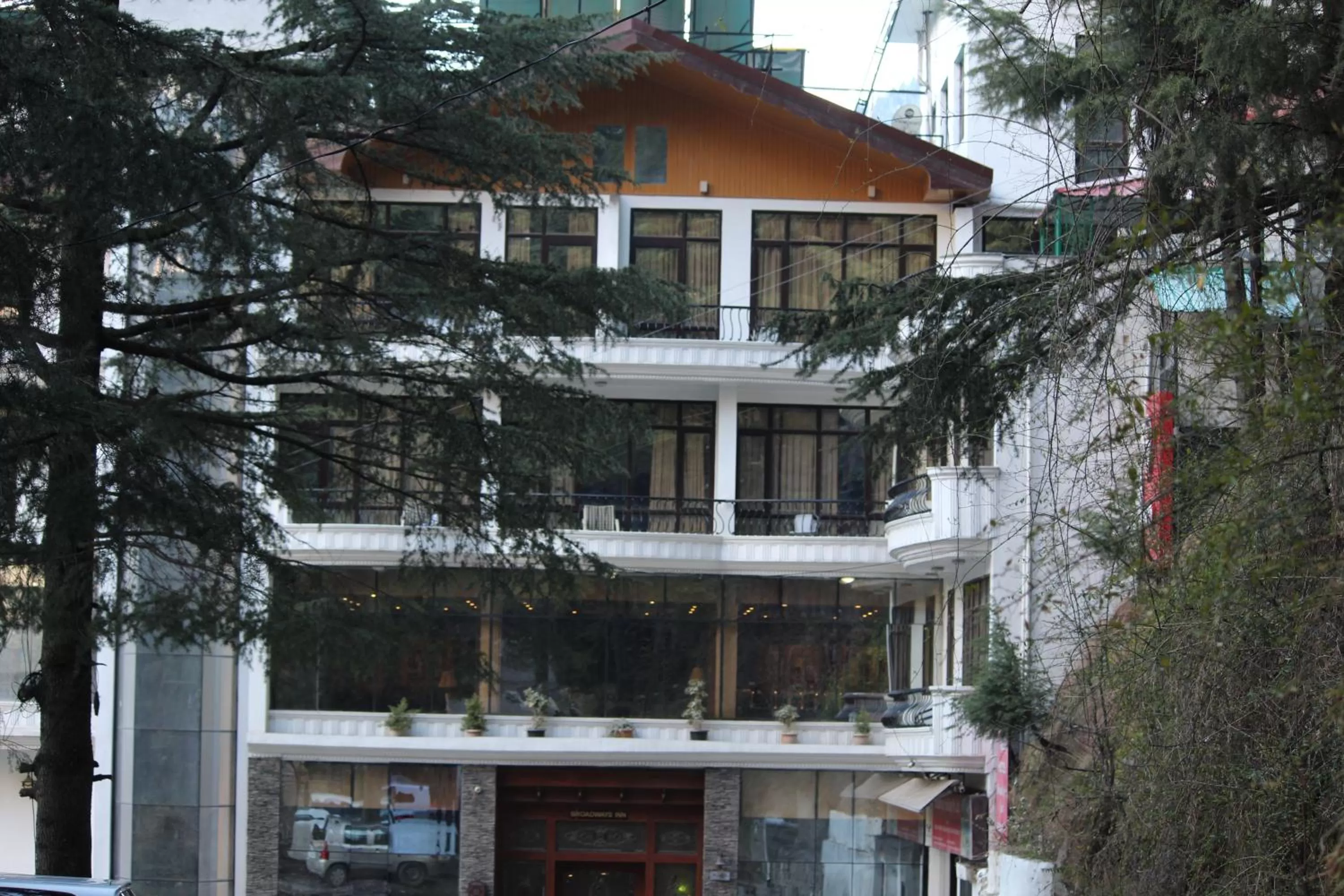 Property building in Hotel Broadways Inn