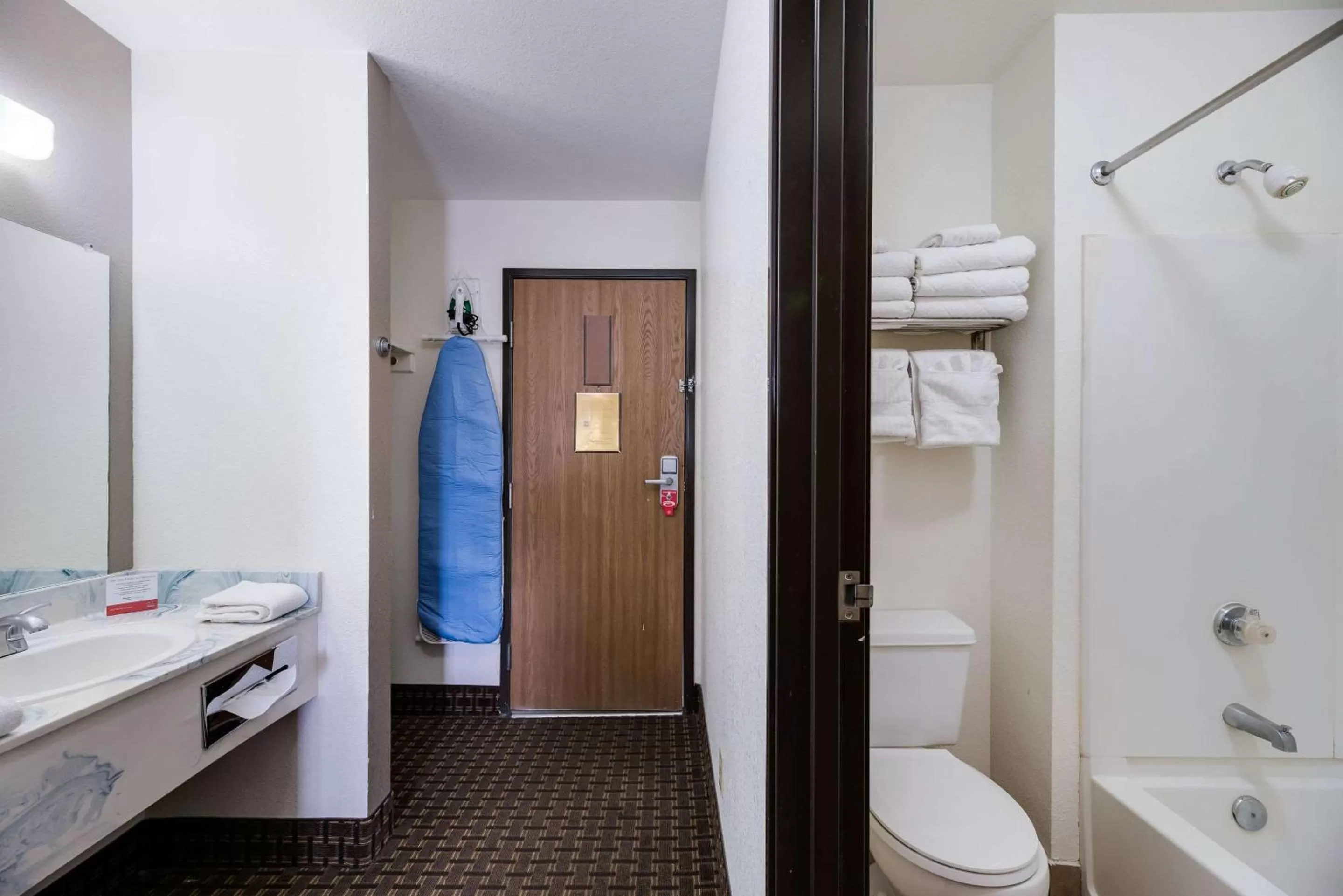 Bathroom in Econo Lodge Inn & Suites Williams - Grand Canyon Area