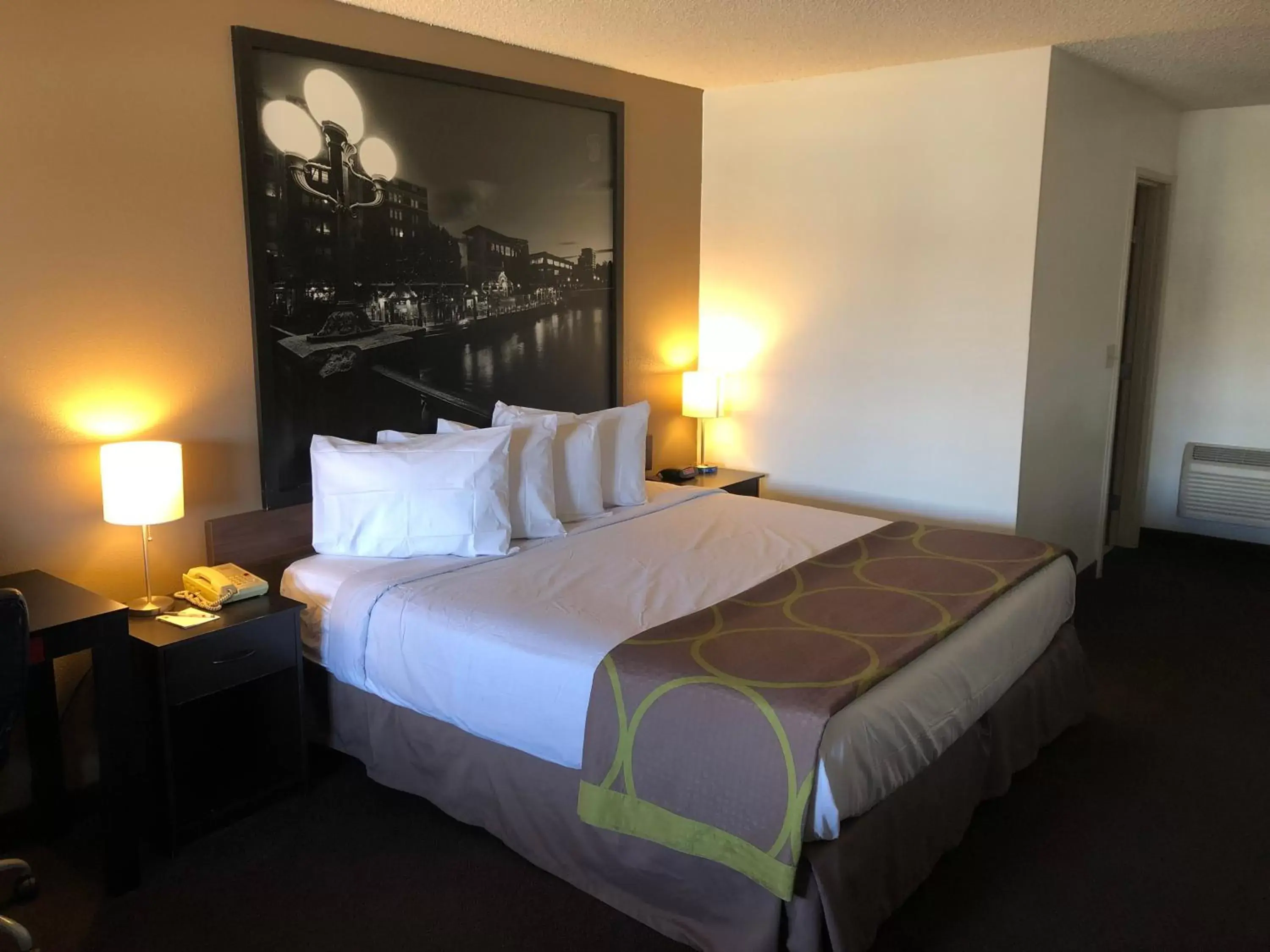 King Room - Non-Smoking in Super 8 by Wyndham Fernley King Room - Non-Smoking in Super 8 by Wyndham Fernley