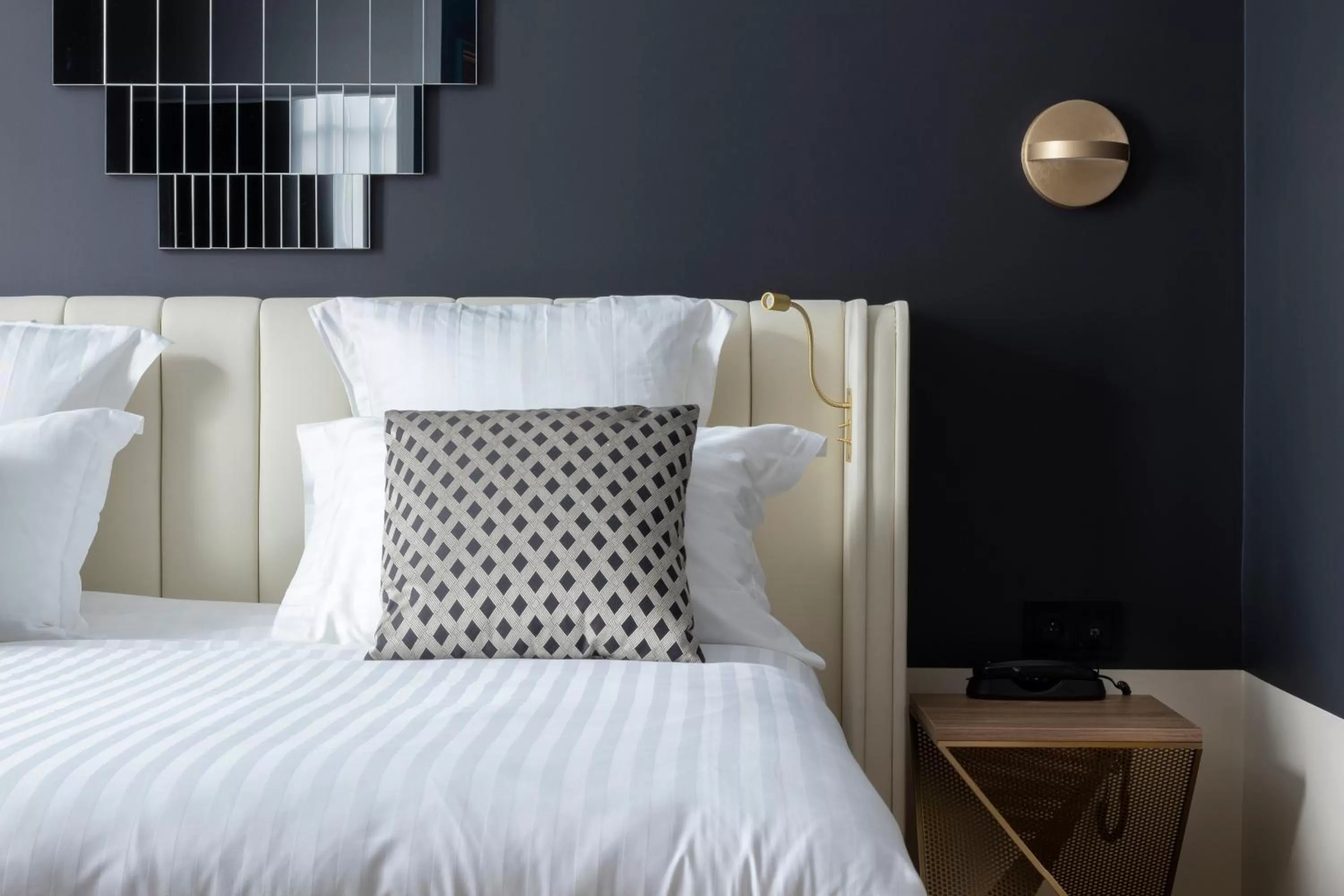 Bed in Hôtel Parisianer