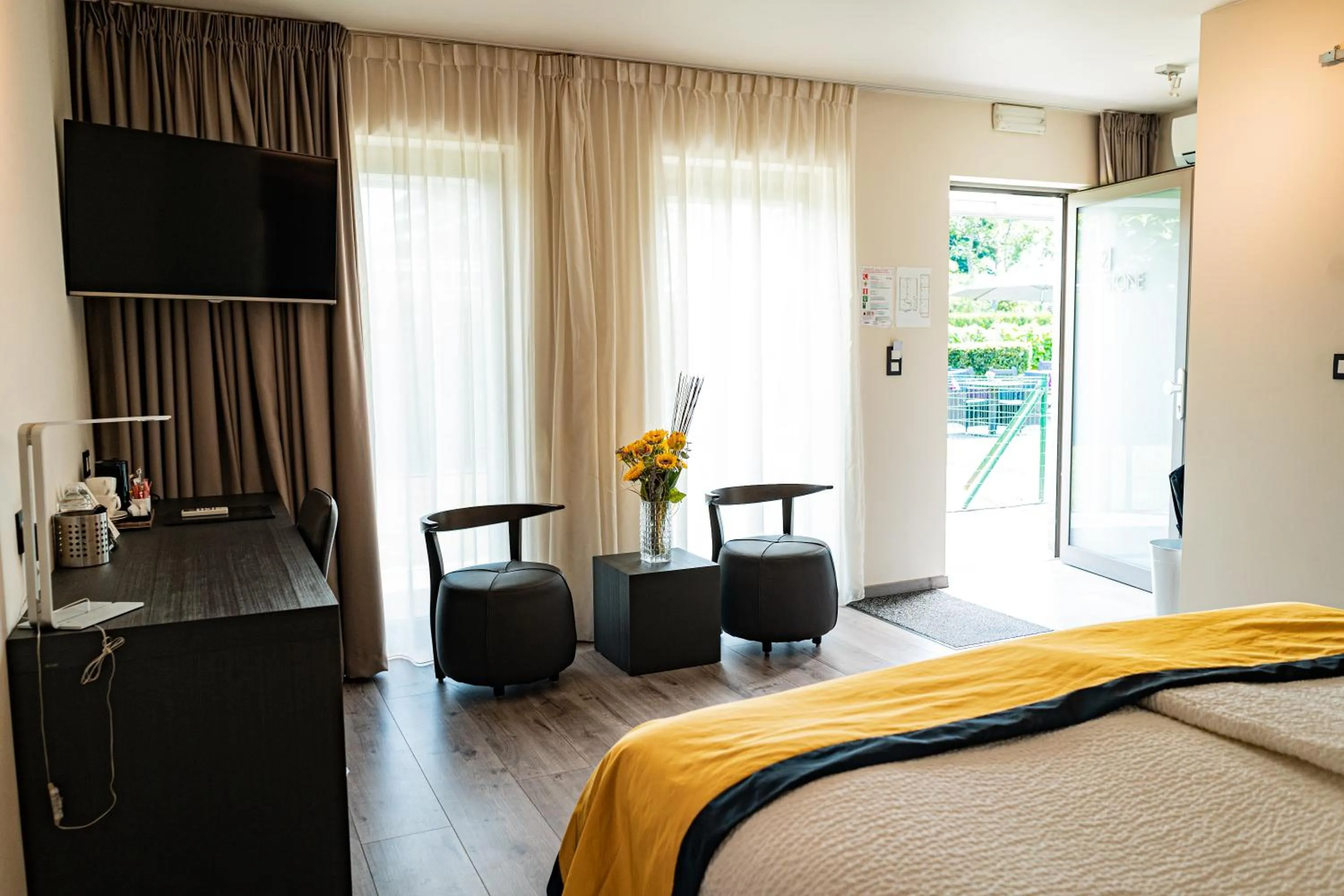 Photo of the whole room, TV/Entertainment Center in B&B Abalona