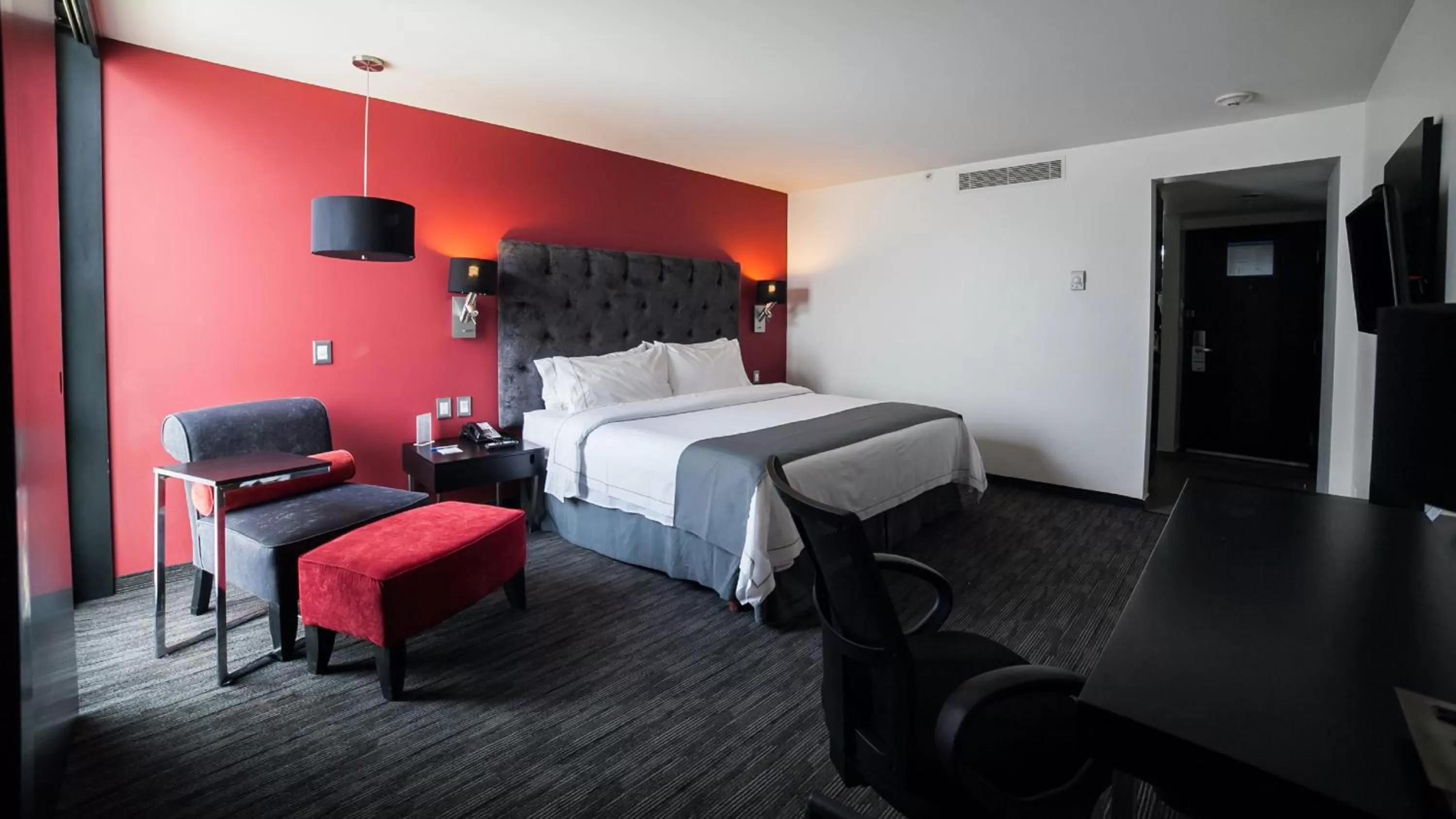 Photo of the whole room, Bed in Holiday Inn Express Toluca Galerias Metepec by IHG