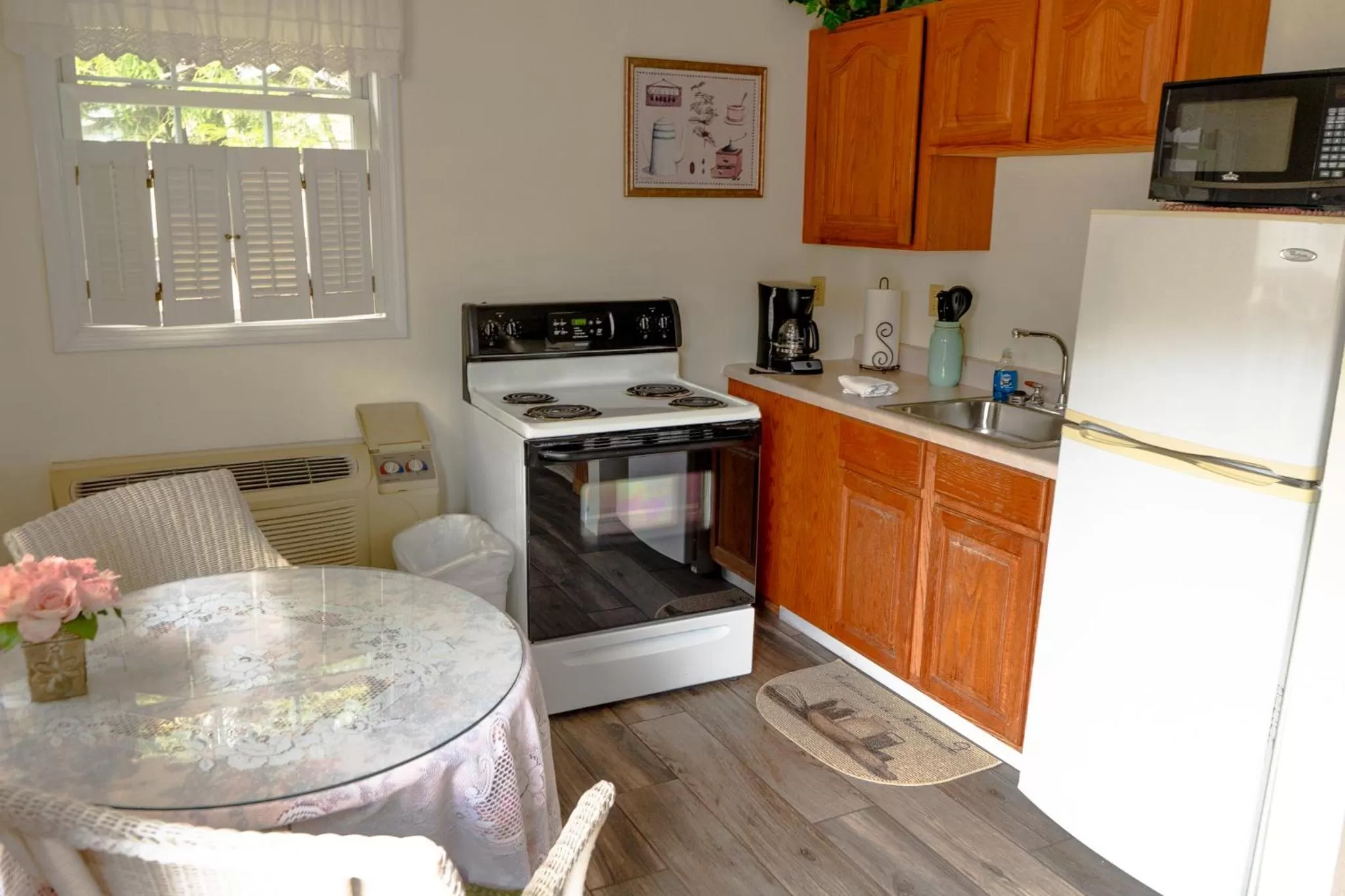Kitchen or kitchenette in The Chimney Rock Inn & Cottages