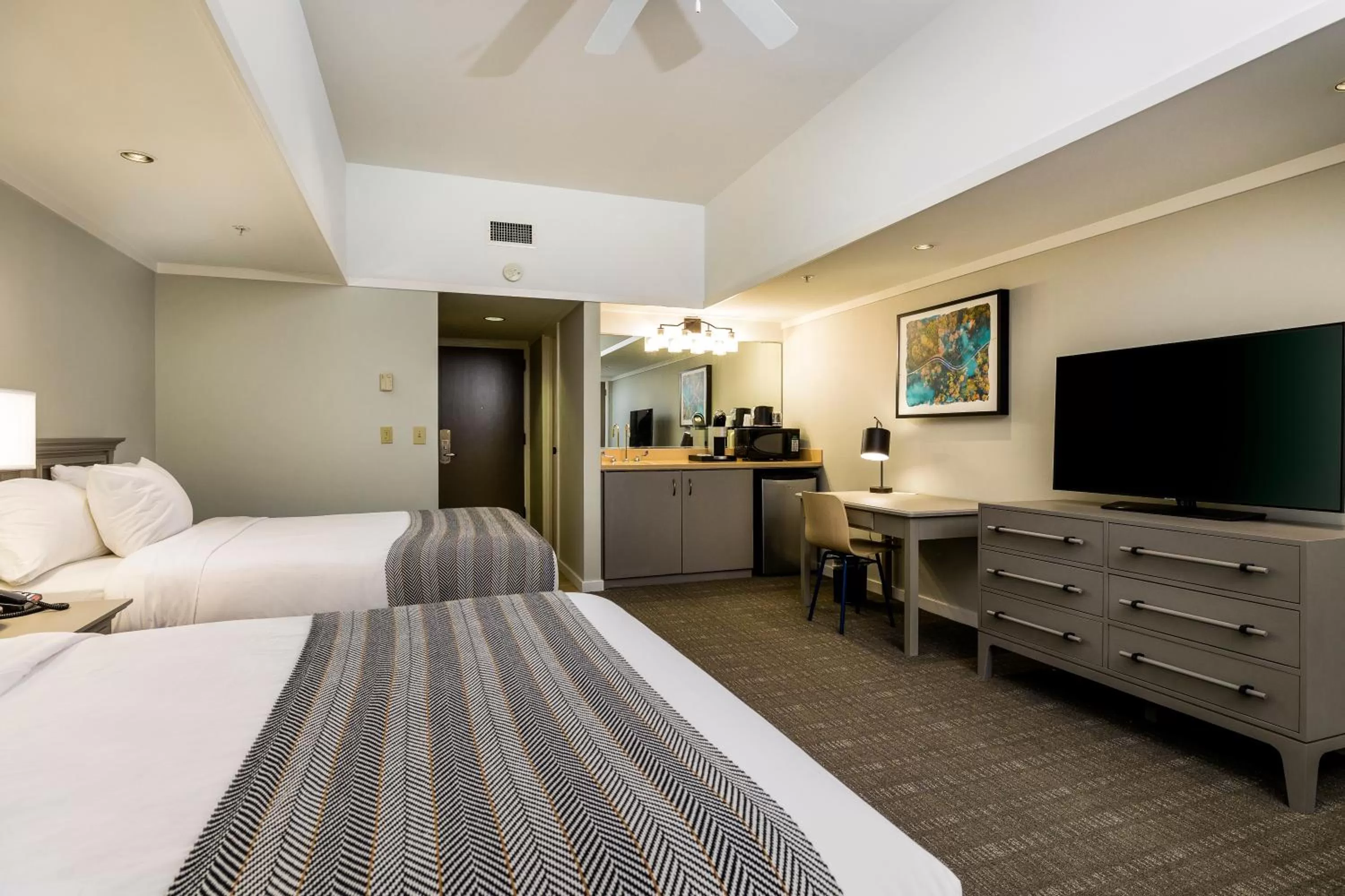 Photo of the whole room, Bed in Waynesville Inn & Golf Club, Trademark Collection by Wyndham