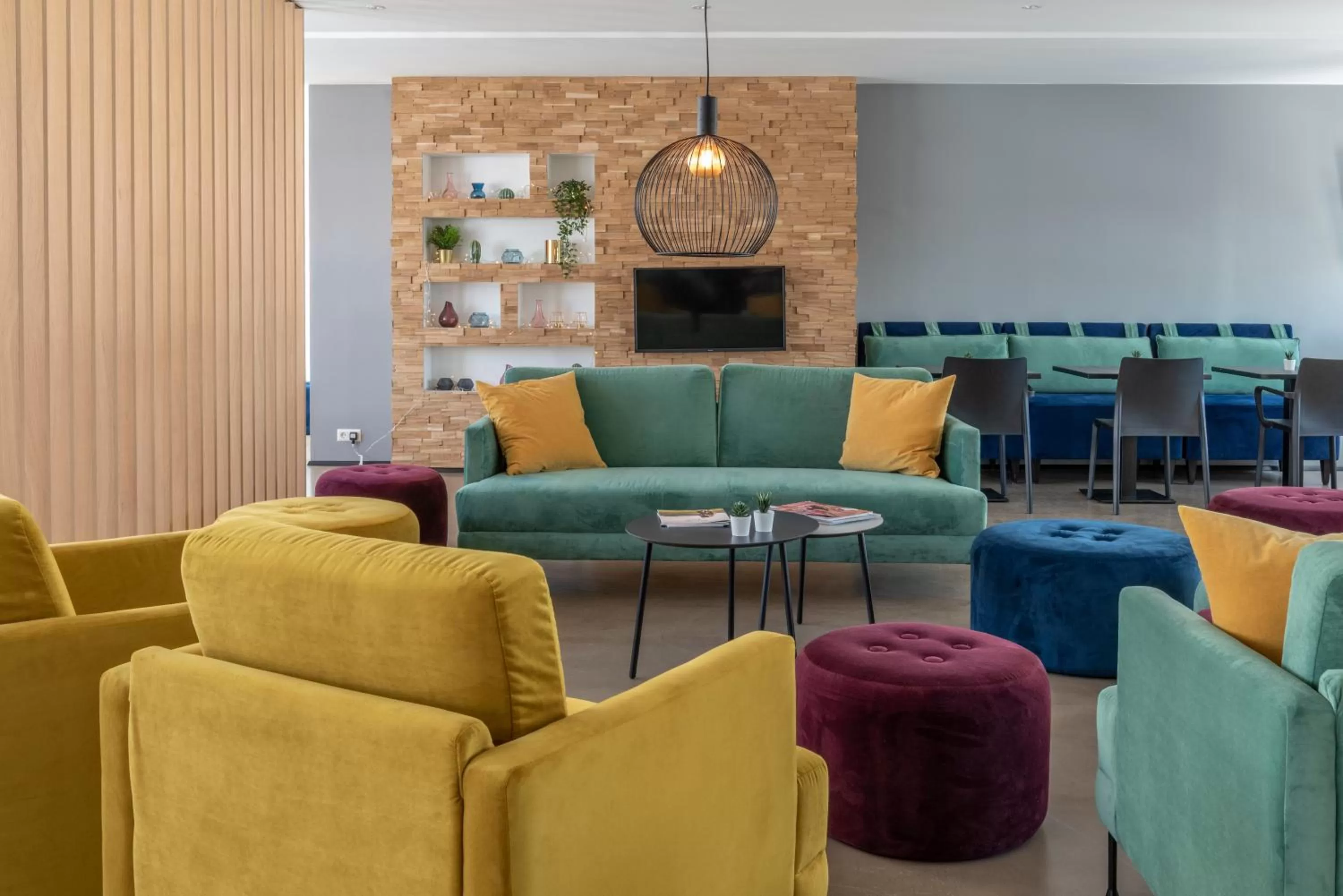 Communal lounge/ TV room in 201 Hotel