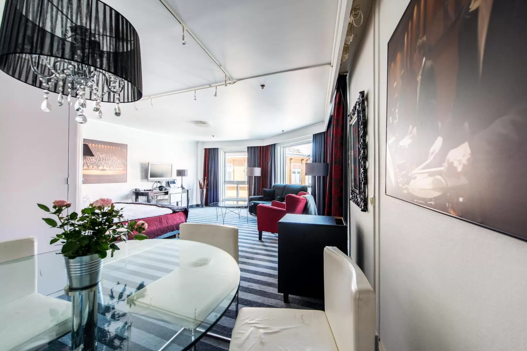 Living room, Bed in Home Hotel Grand Olav