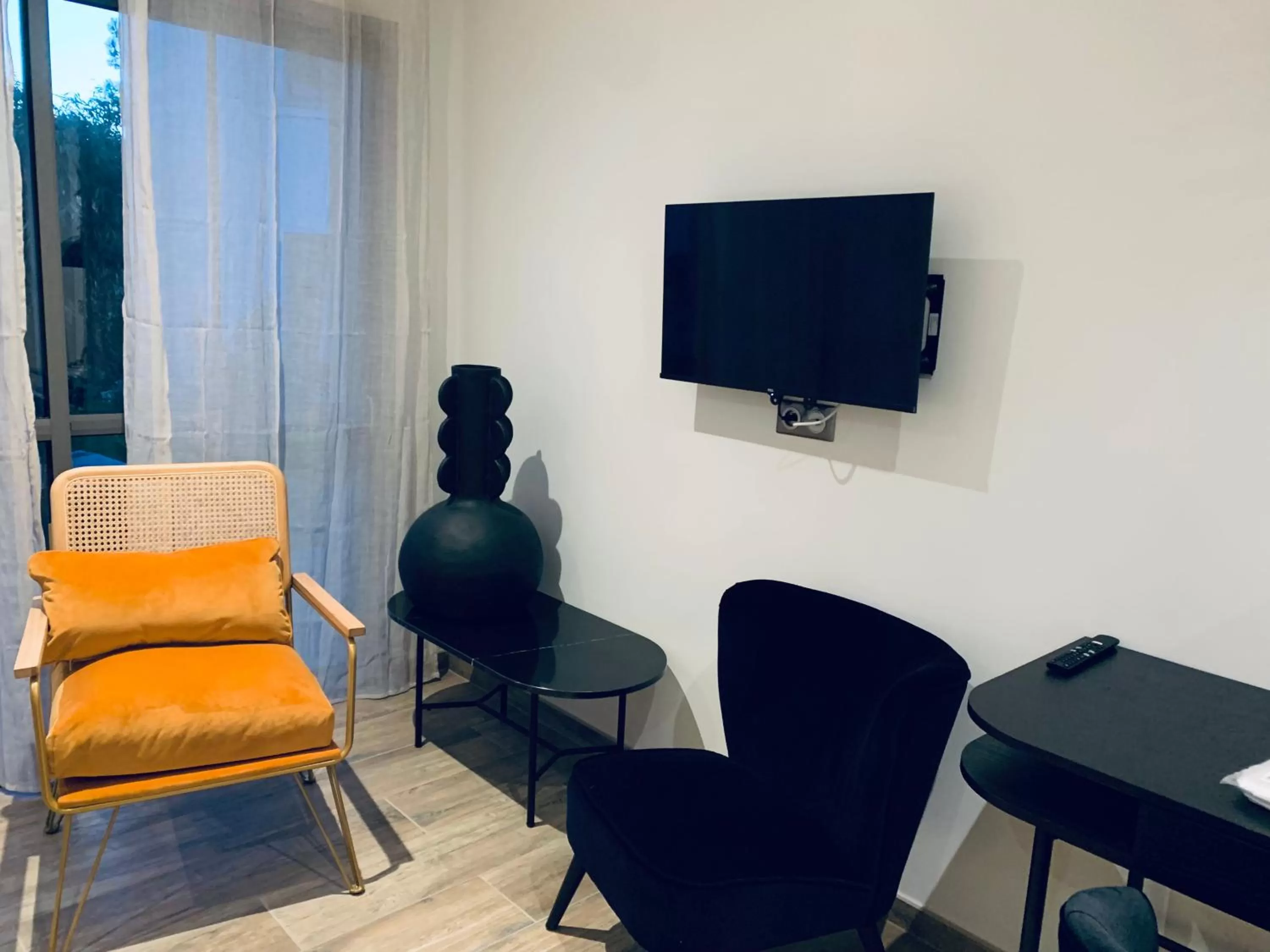 Seating area, TV/Entertainment Center in VILLA MADY