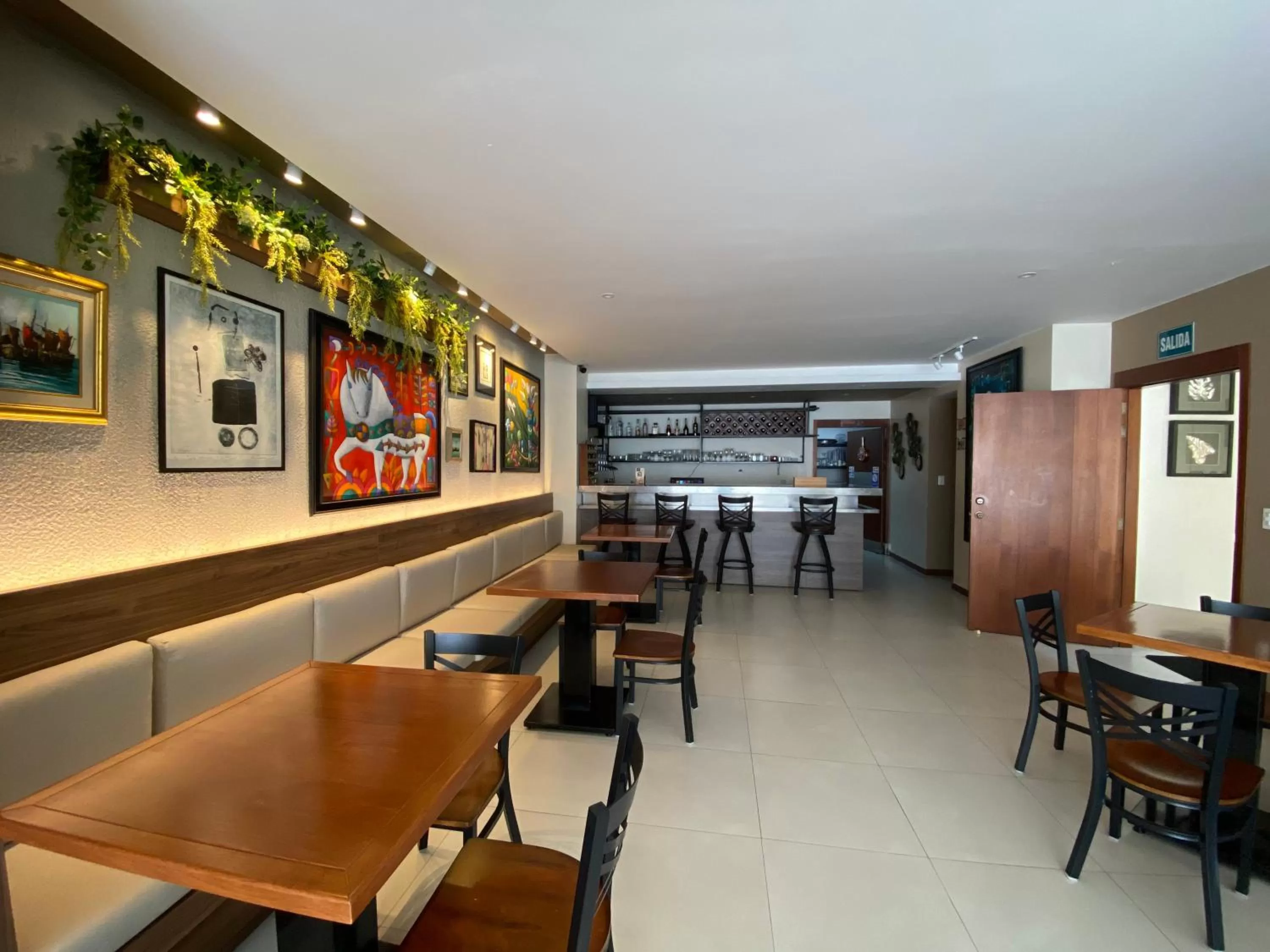 Restaurant/places to eat in Hotel Carrion